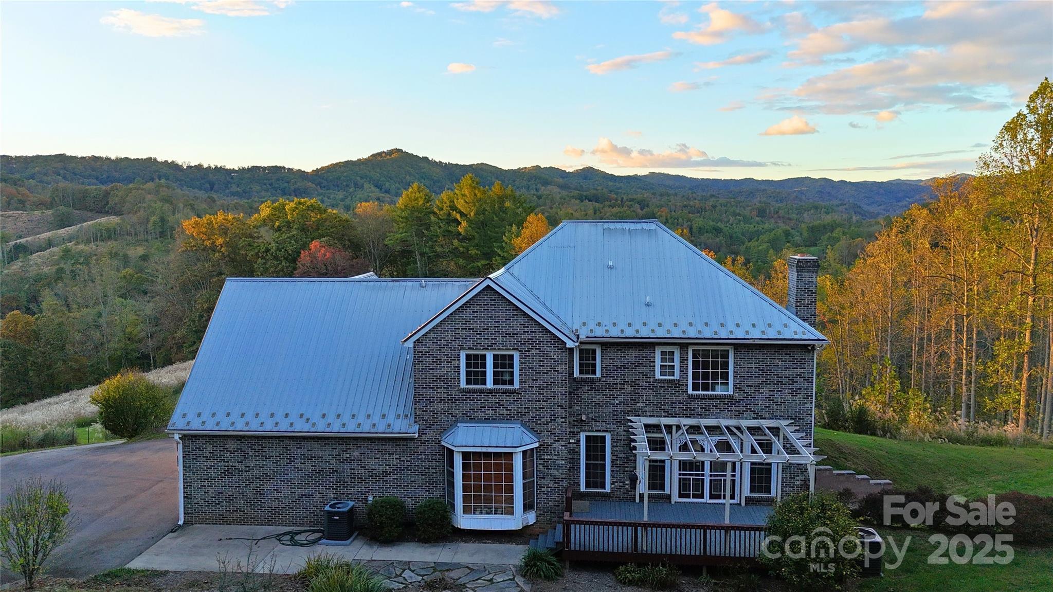 235 Petersburg View Drive Property Photo 7
