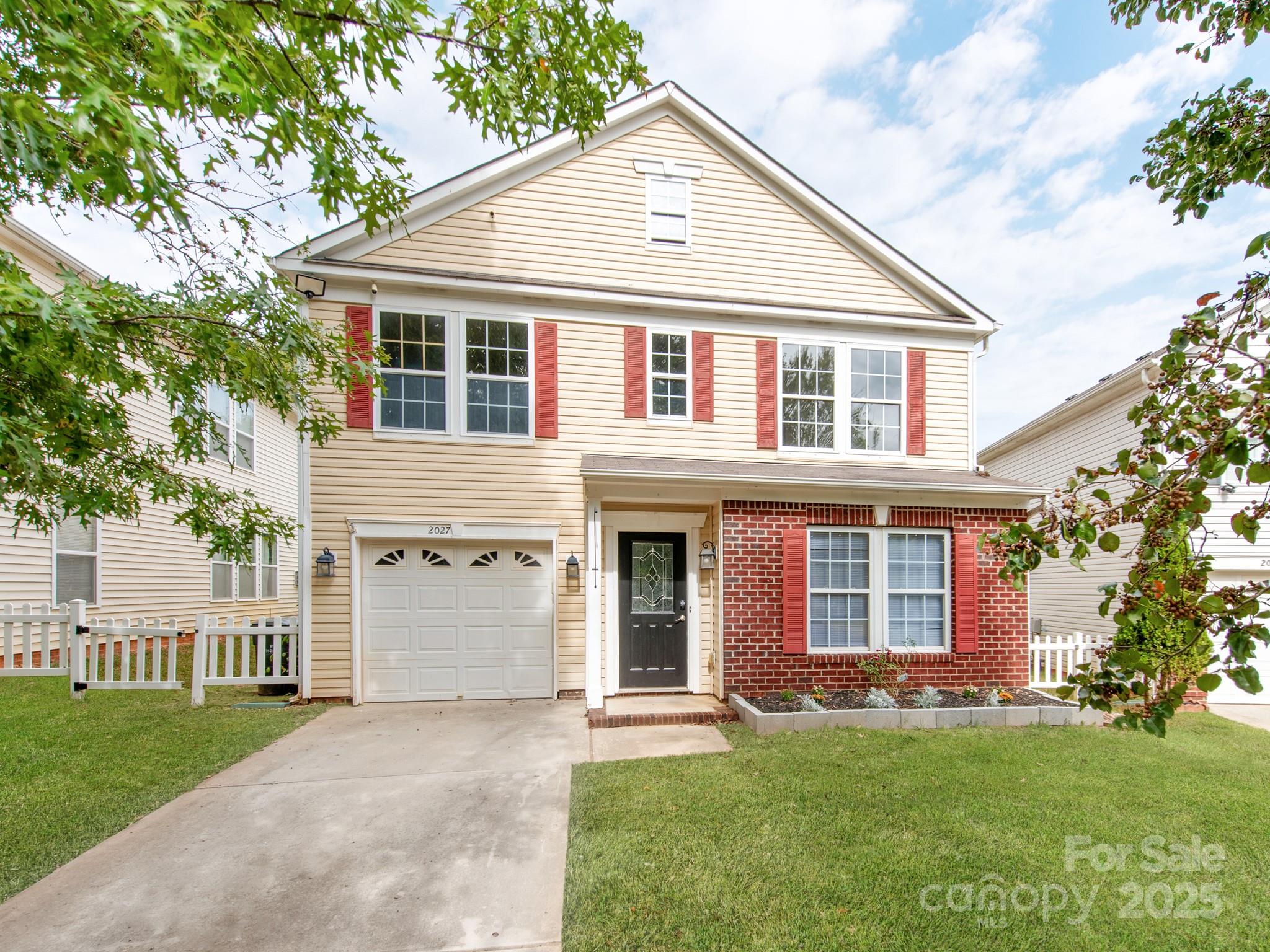 2027 Dunsmore Lane Property Photo 1