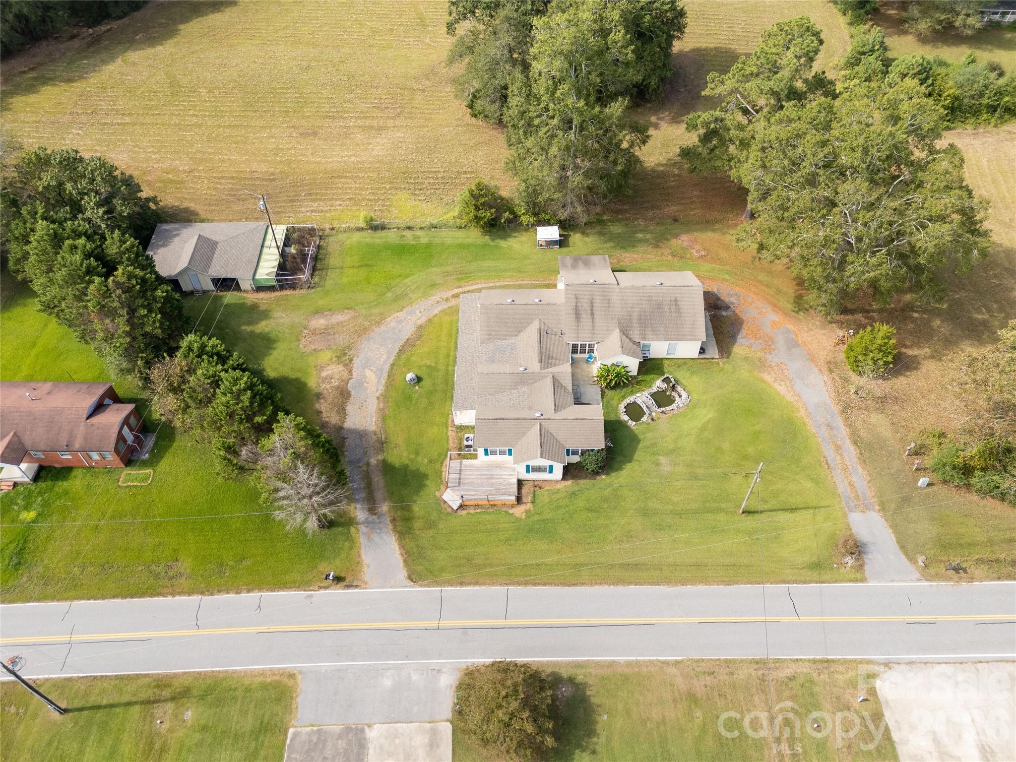 2538 Old Camden Highway Property Photo 1