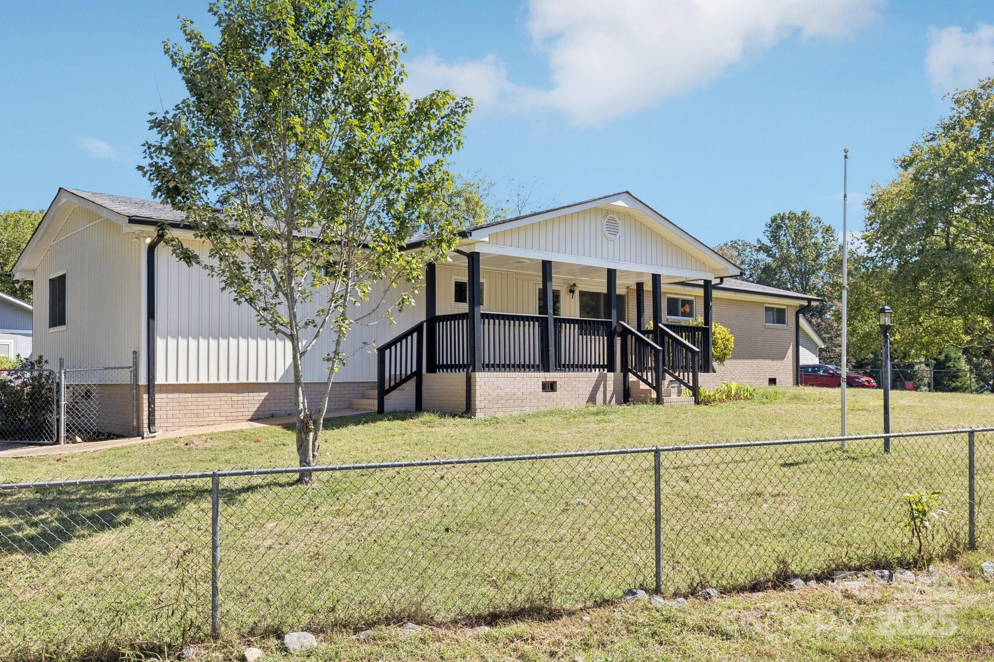 1024 Old Mountain View Road Property Photo 5