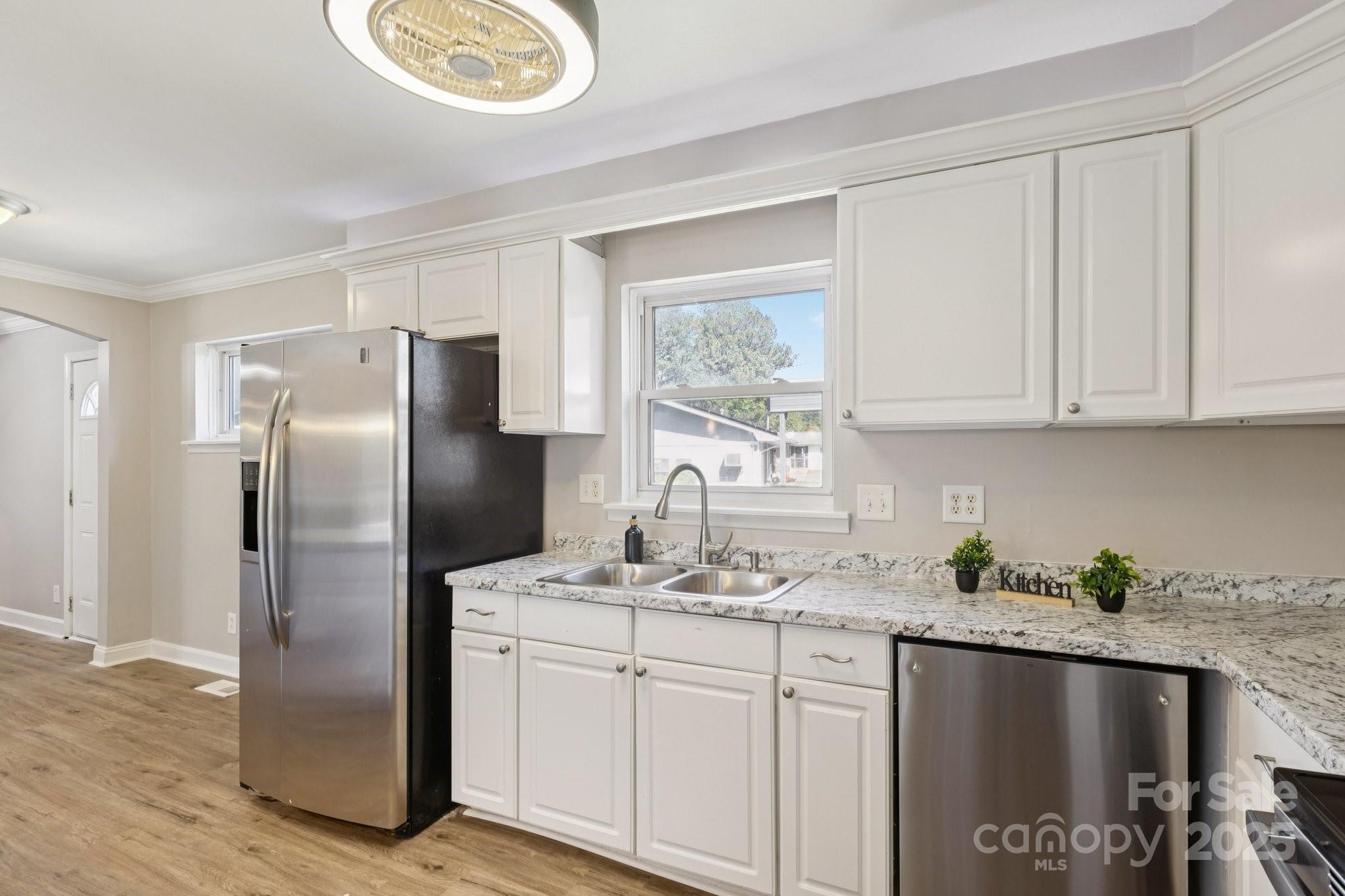 1024 Old Mountain View Road Property Photo 8