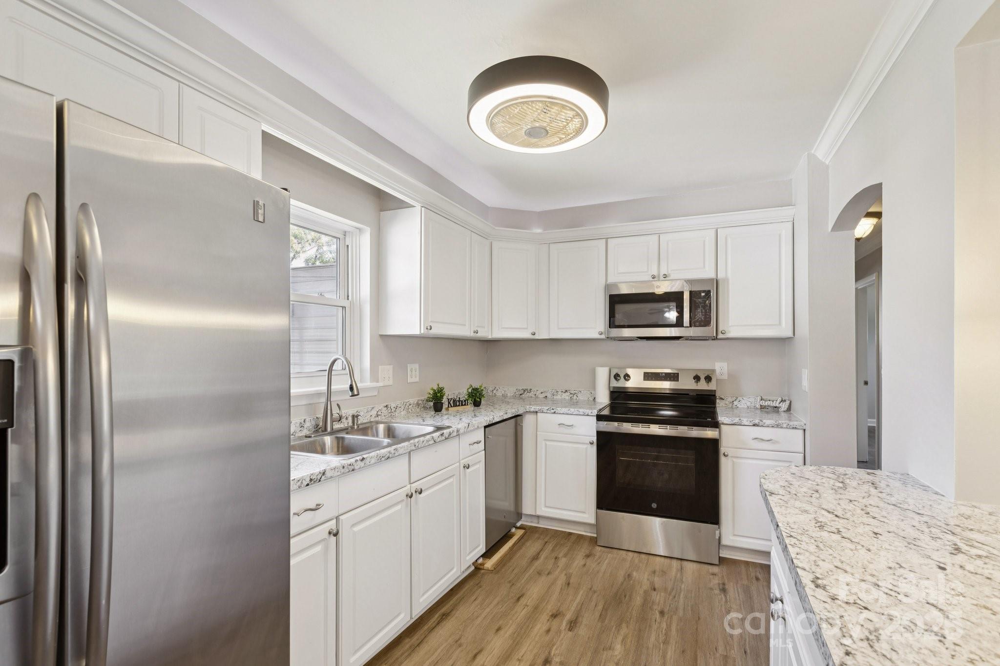 1024 Old Mountain View Road Property Photo 9