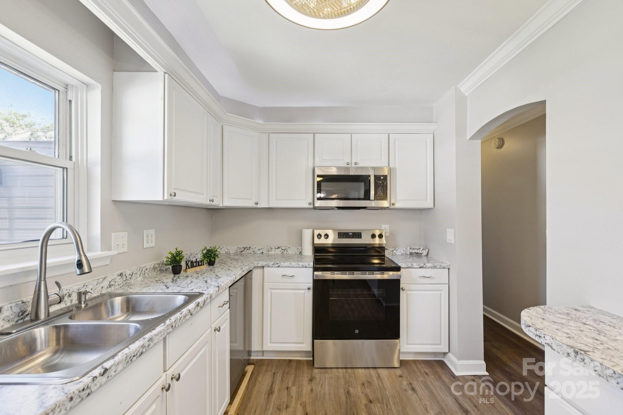 1024 Old Mountain View Road Property Photo 10