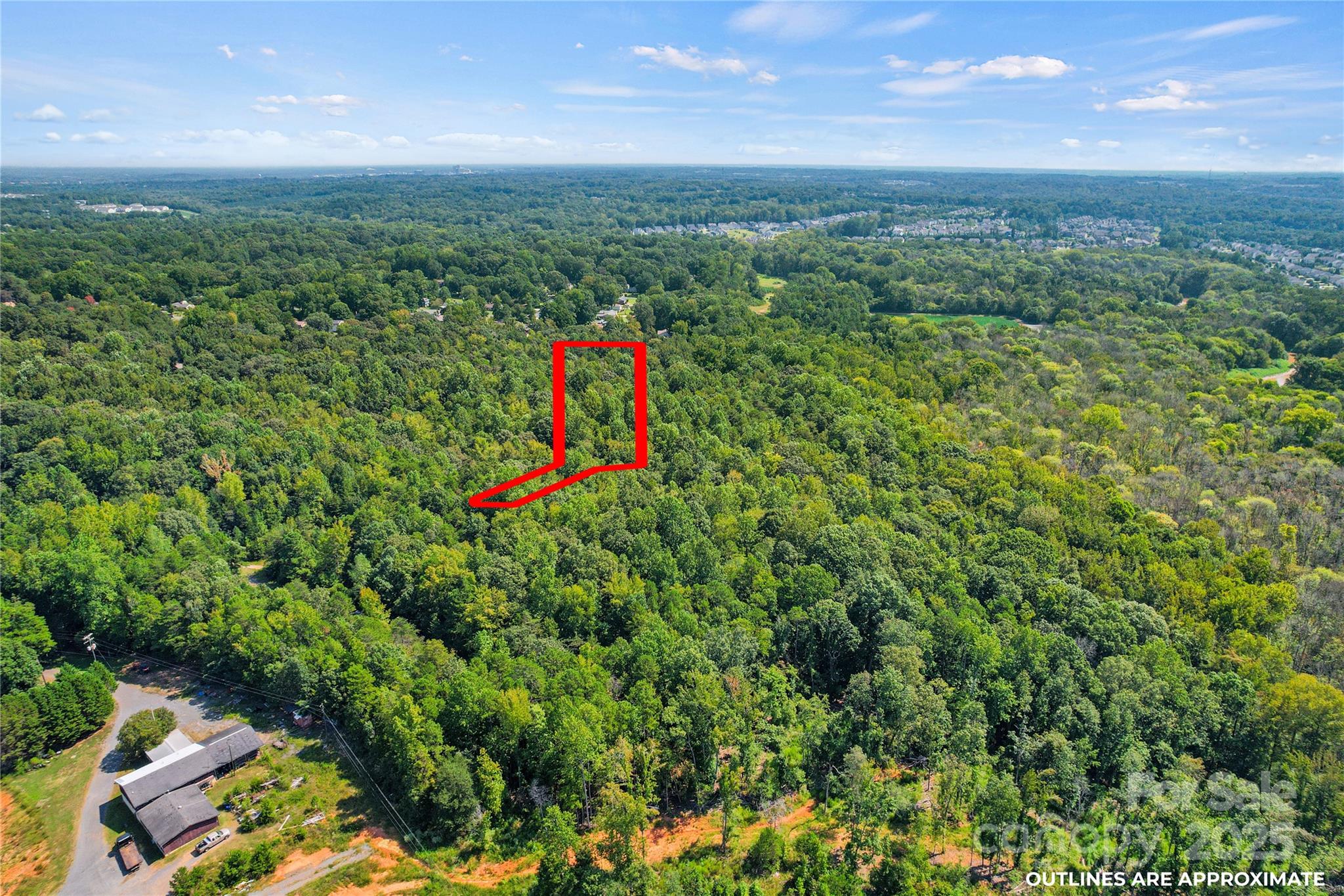002 Roanoke Drive Property Photo 1