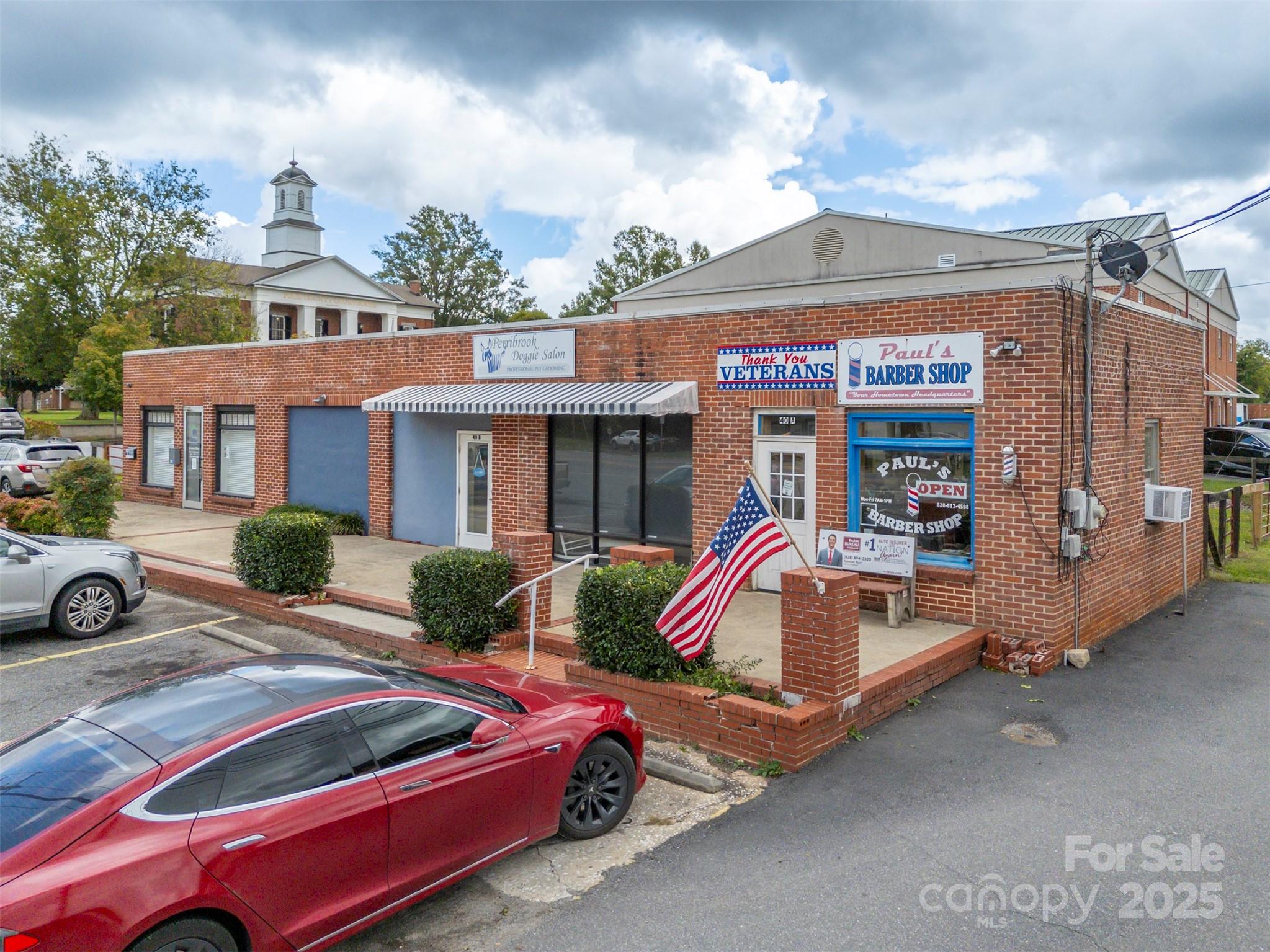 40 E Mills Street Property Photo 1