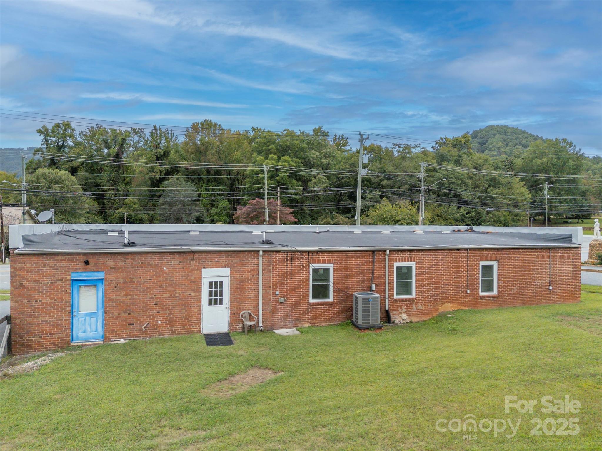 40 E Mills Street Property Photo 4