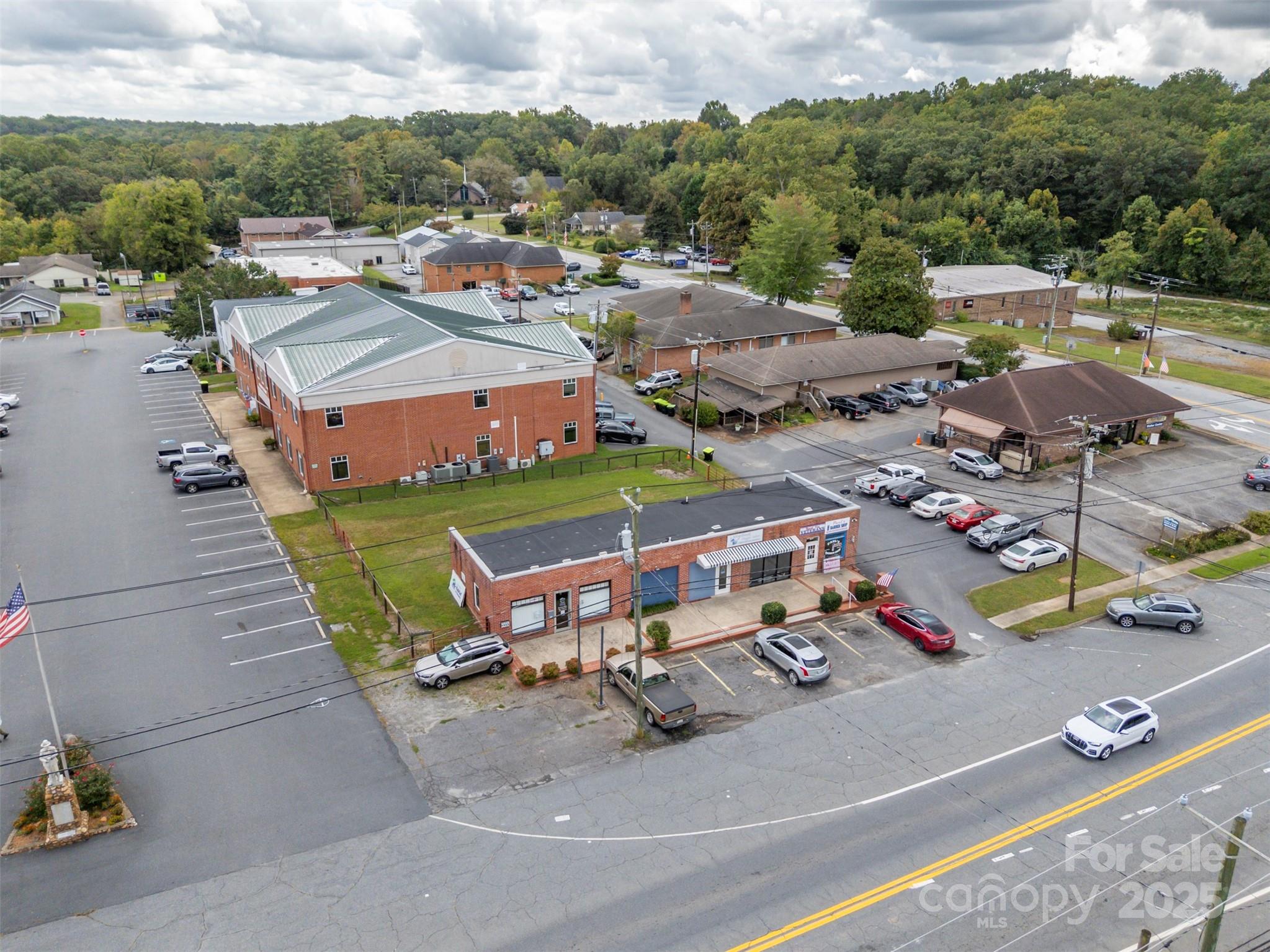 40 E Mills Street Property Photo 9