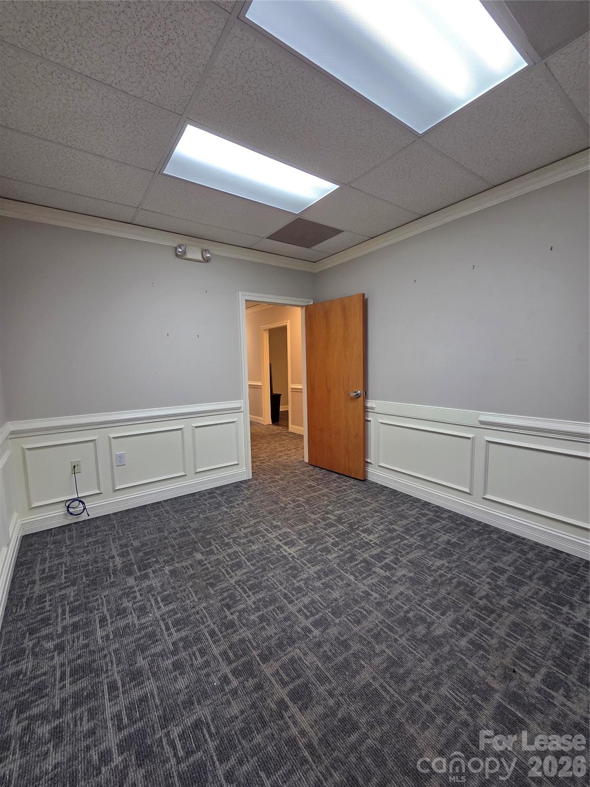 3121 Springbank Lane Property Photo 8