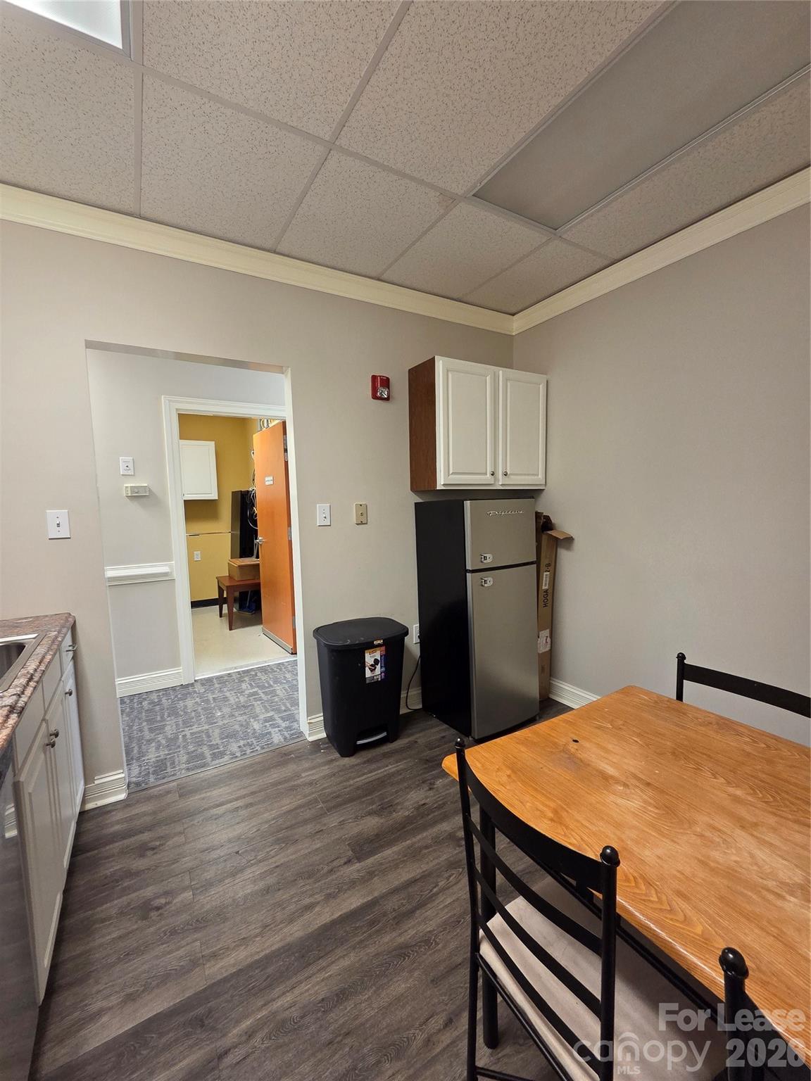 3121 Springbank Lane Property Photo 13