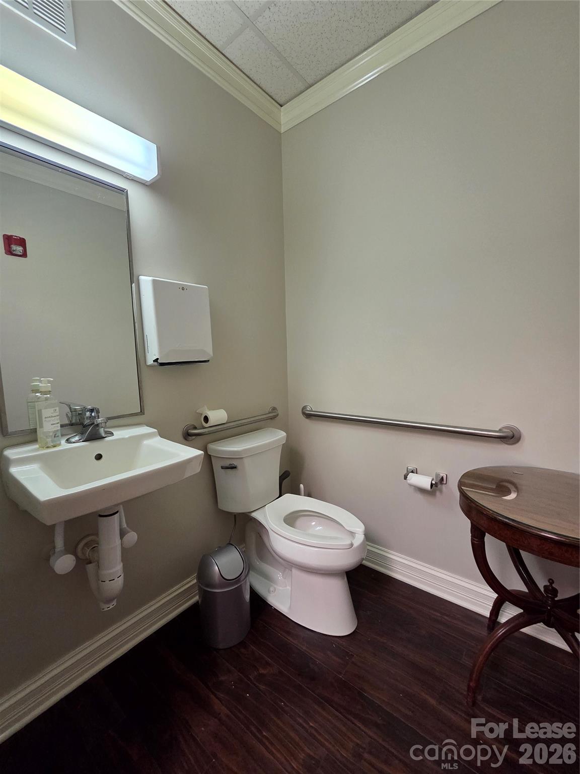 3121 Springbank Lane Property Photo 15