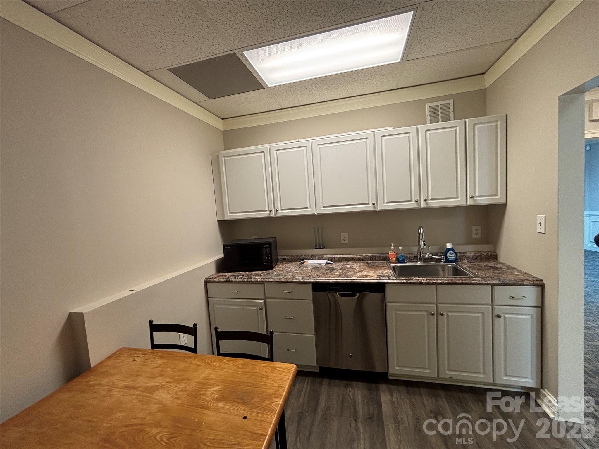 3121 Springbank Lane Property Photo 37