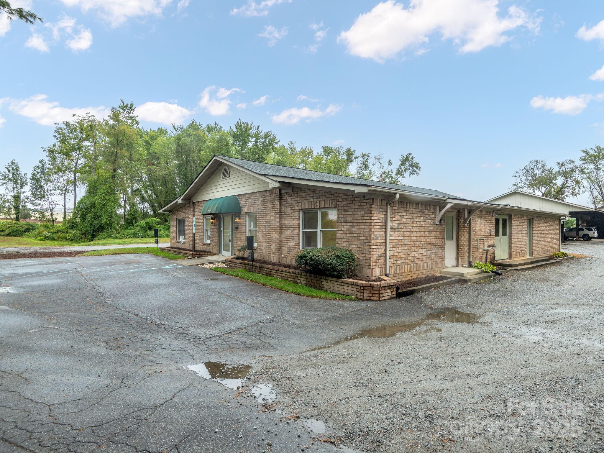 732 Jonesborough Street Property Photo 3