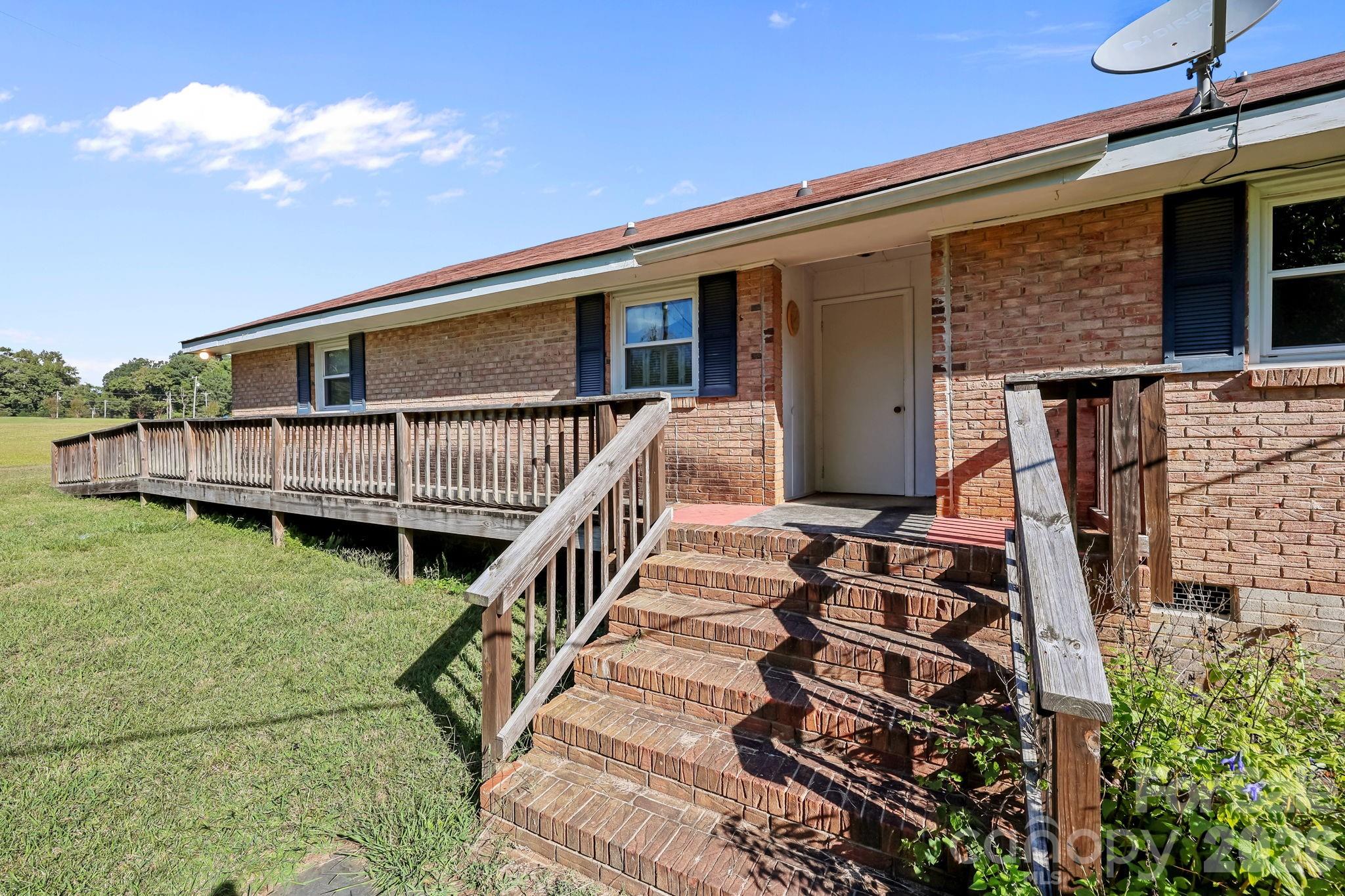 945 Alvin Hough Road Property Photo 5