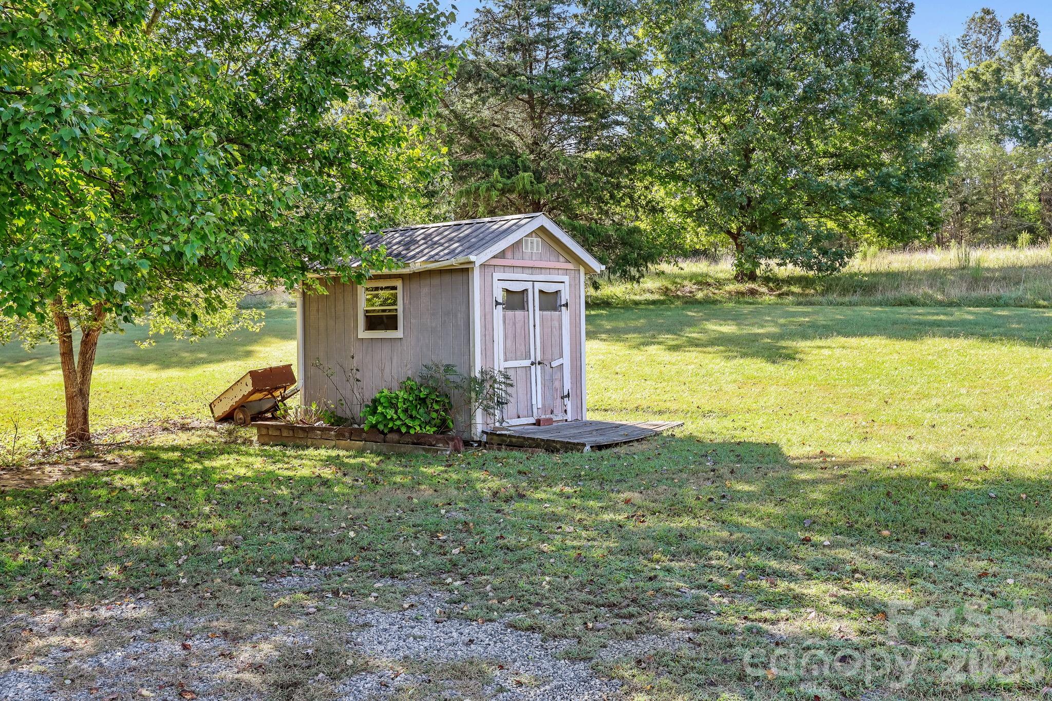 945 Alvin Hough Road Property Photo 7