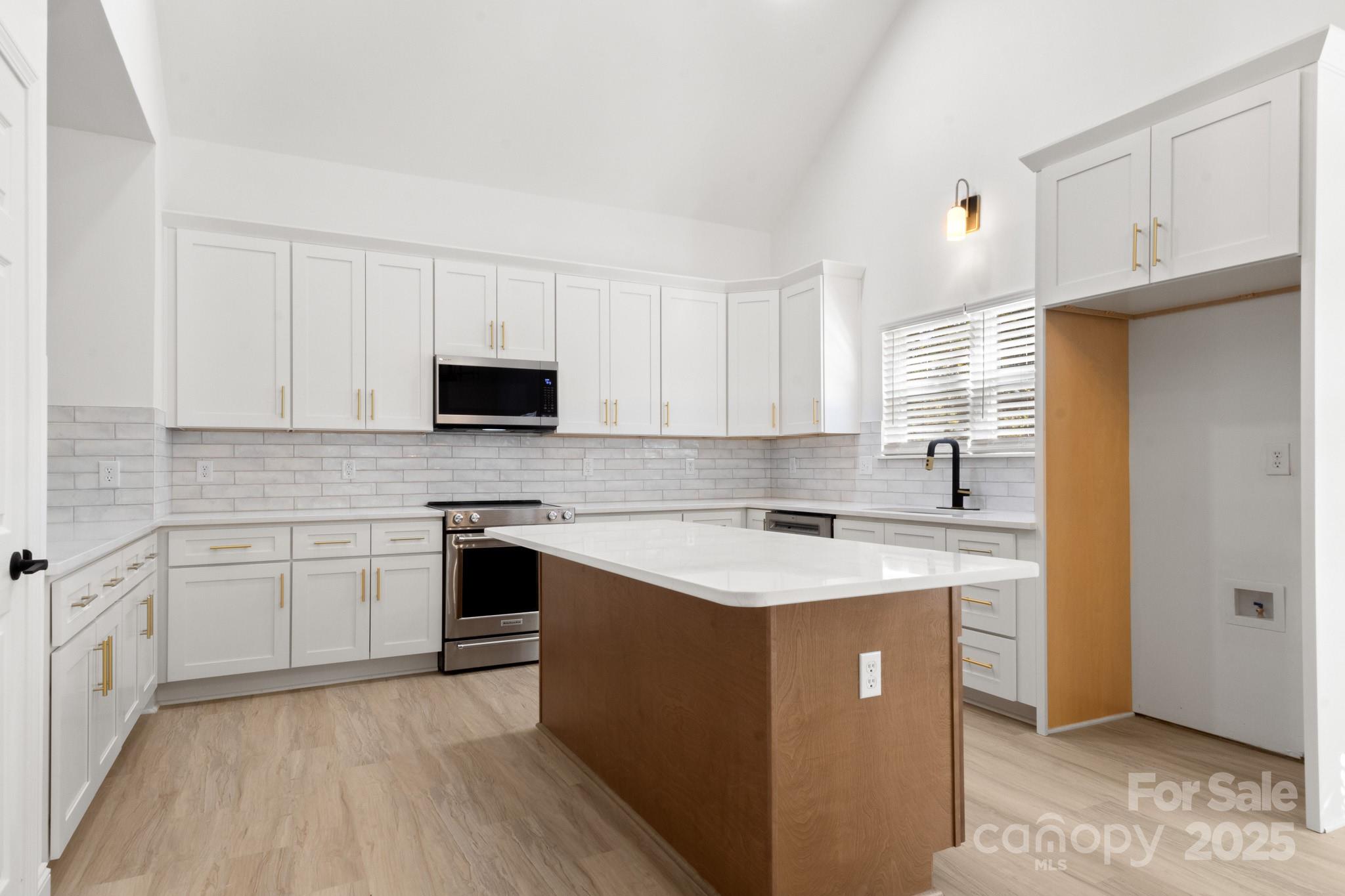 12415 Bluff Meadow Trail Property Photo 9