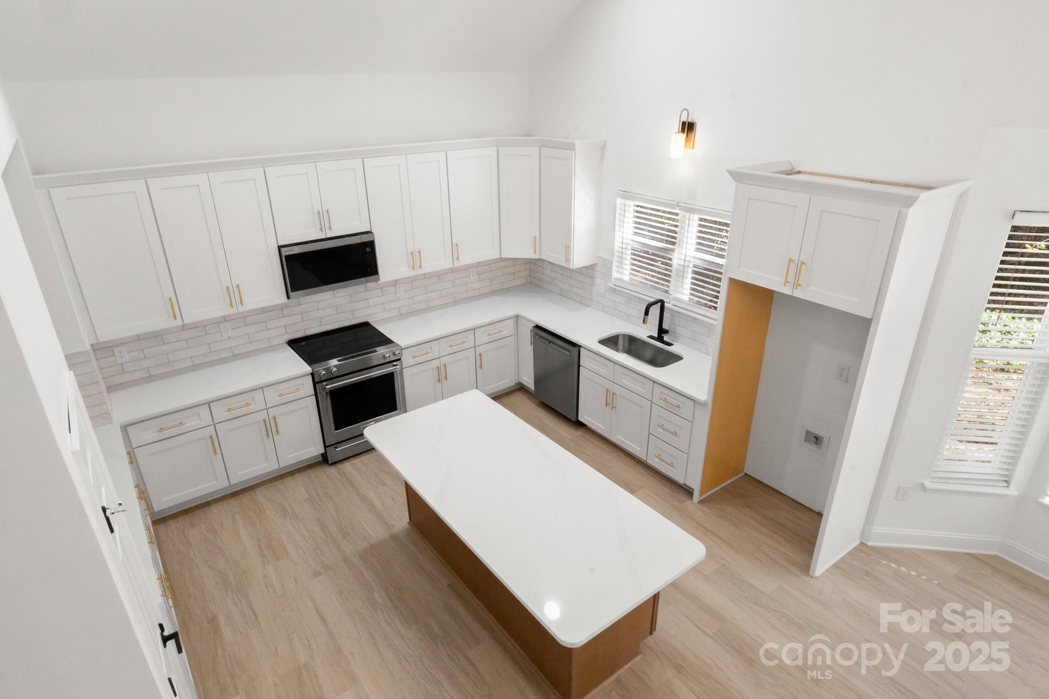 12415 Bluff Meadow Trail Property Photo 15