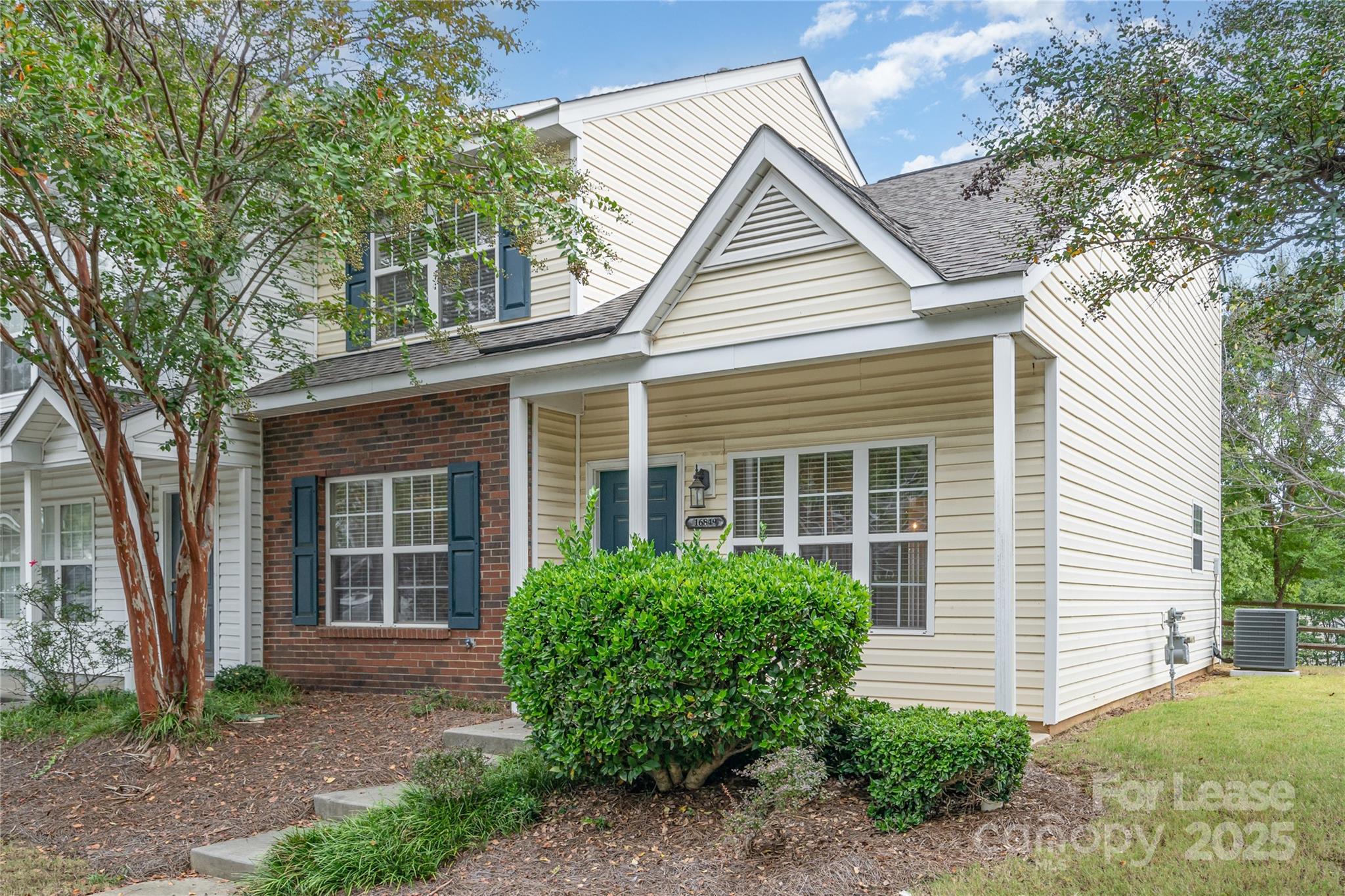 16849 Greenlawn Hills Court Property Photo 4