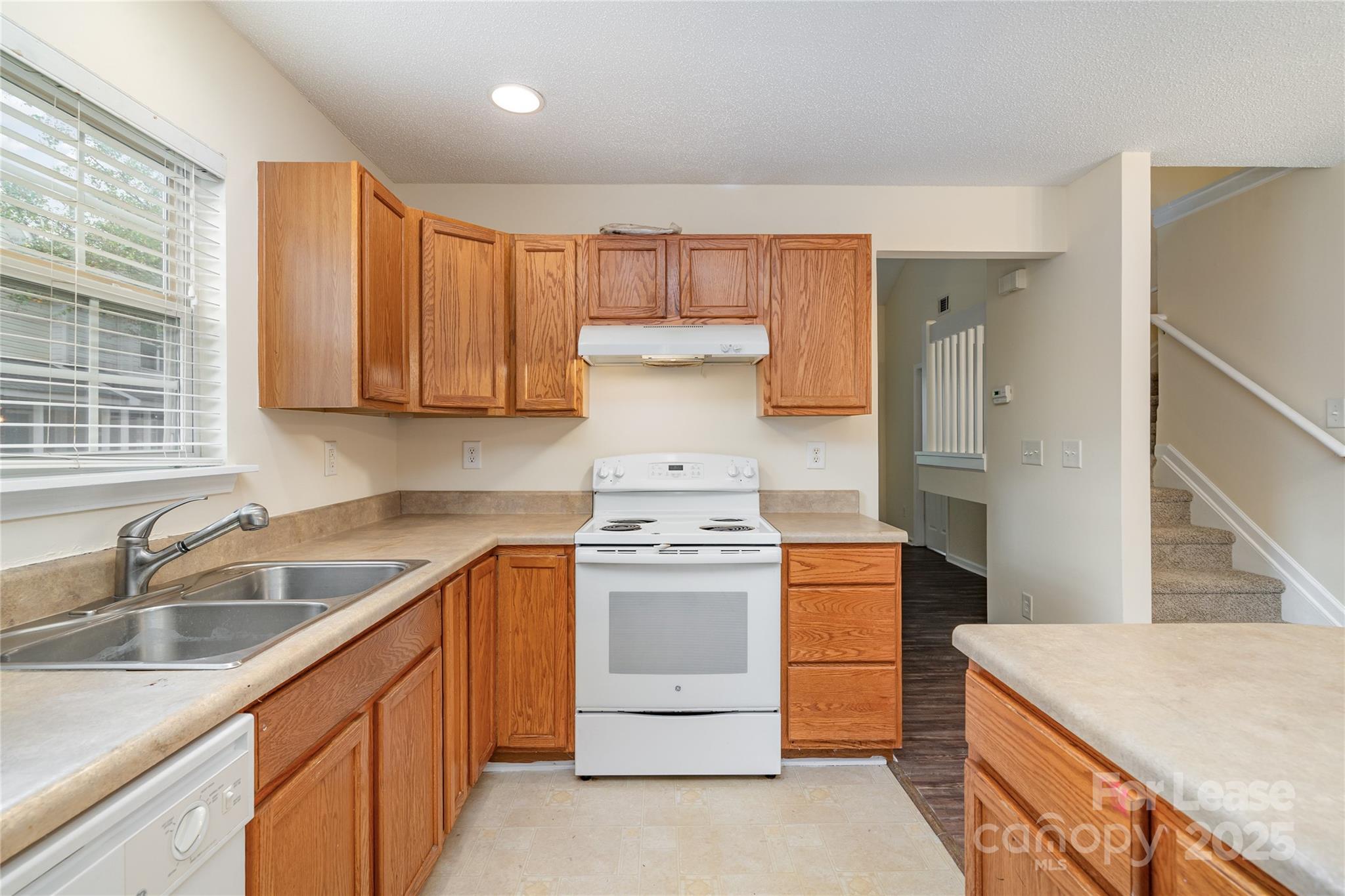 16849 Greenlawn Hills Court Property Photo 11