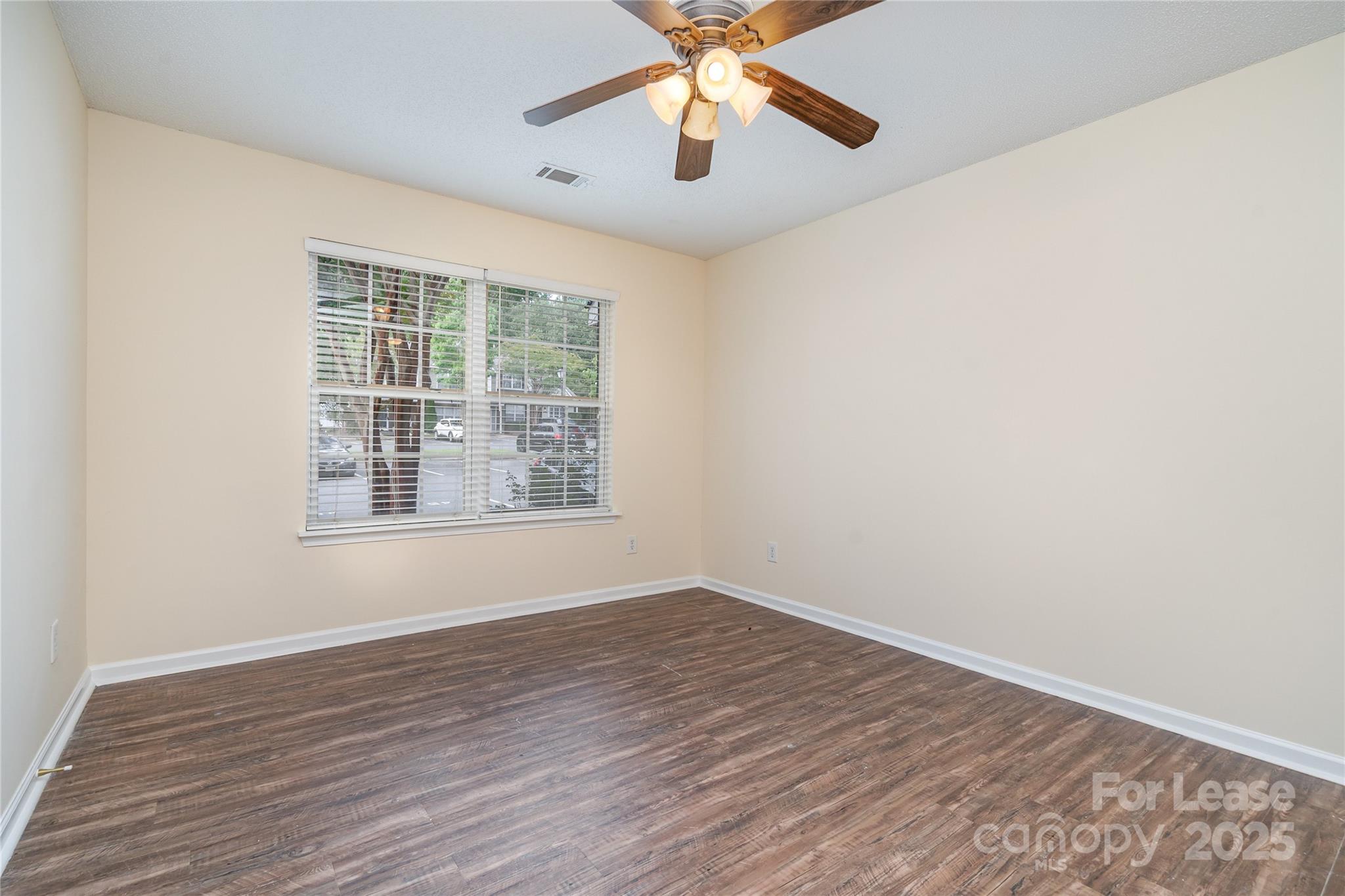 16849 Greenlawn Hills Court Property Photo 13