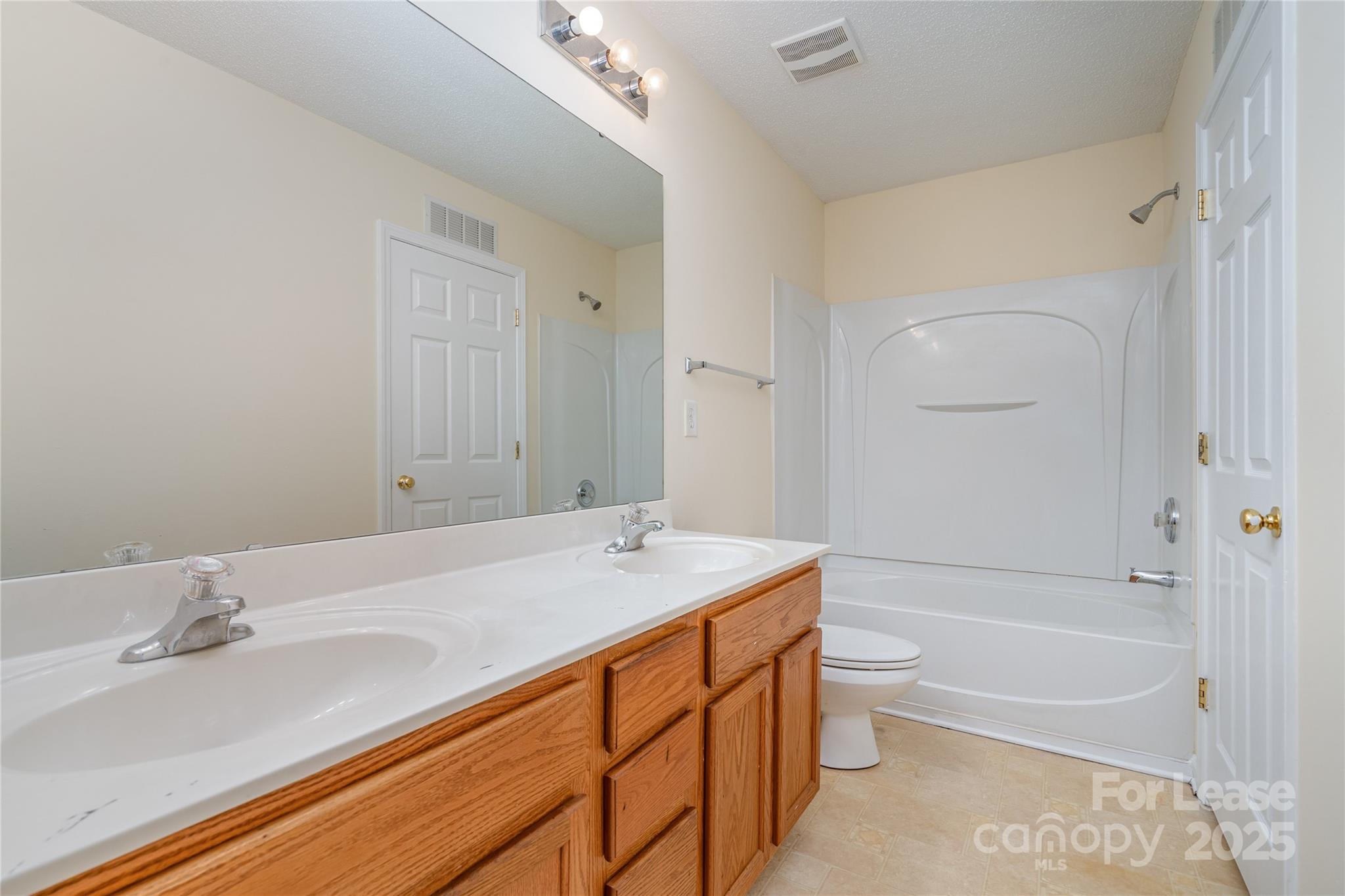 16849 Greenlawn Hills Court Property Photo 15