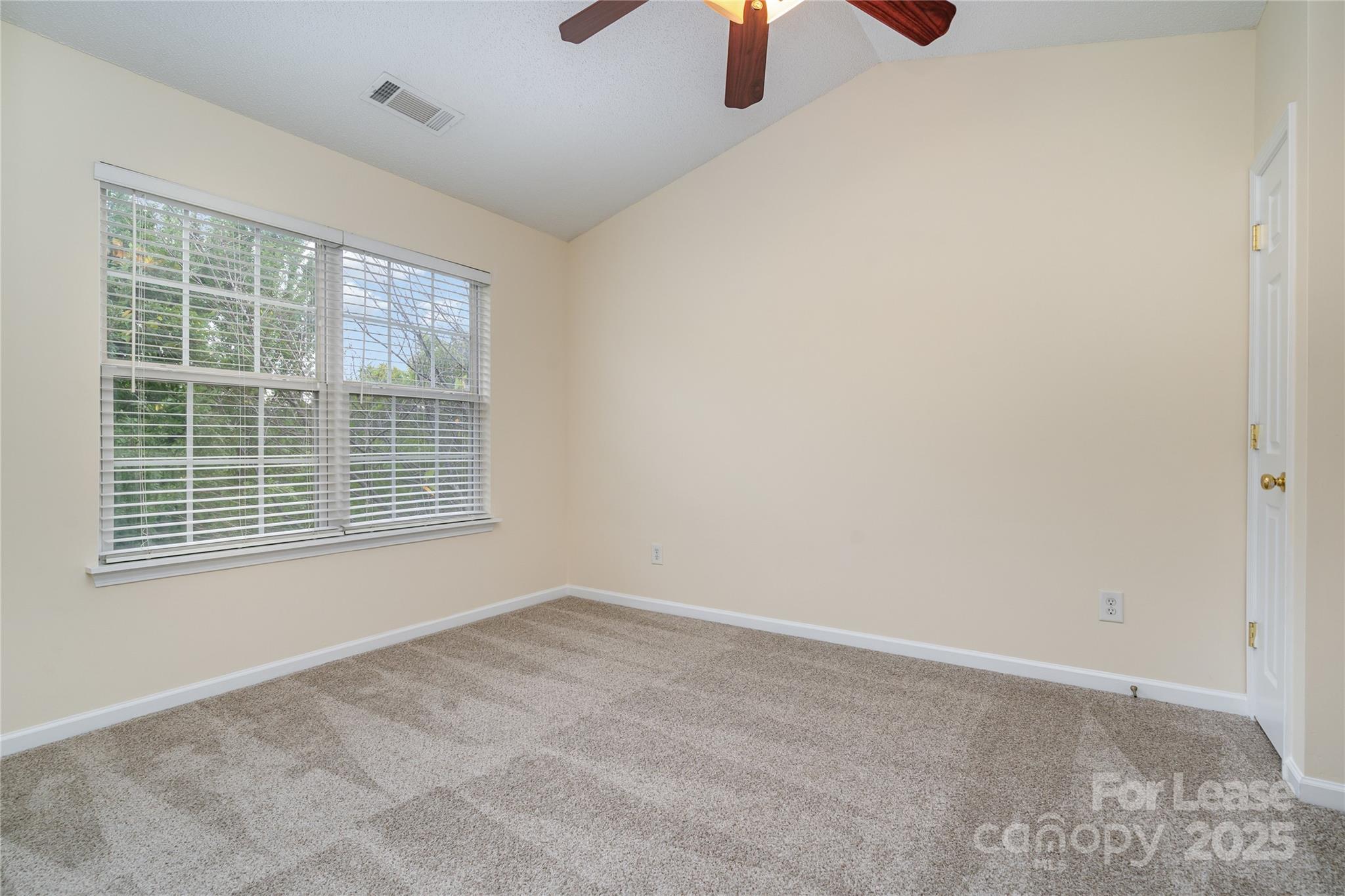 16849 Greenlawn Hills Court Property Photo 19
