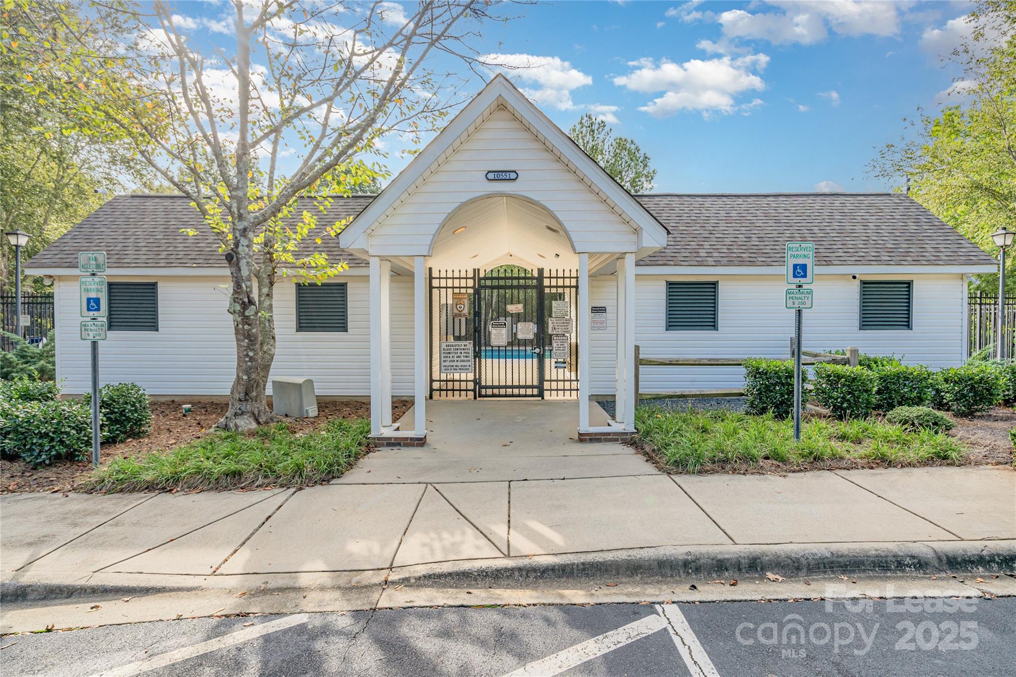 16849 Greenlawn Hills Court Property Photo 24