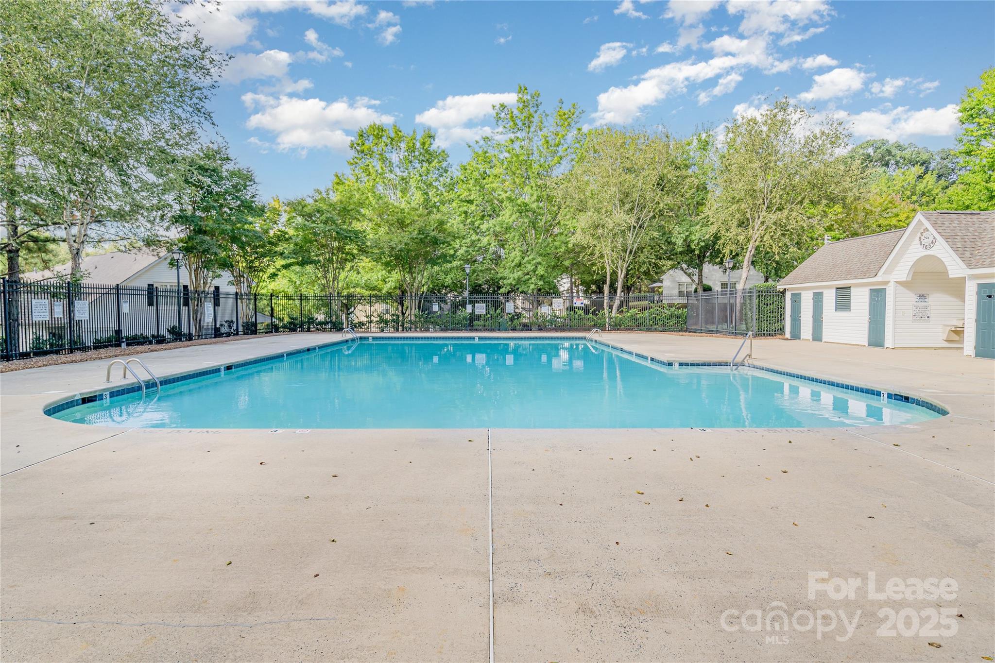 16849 Greenlawn Hills Court Property Photo 27