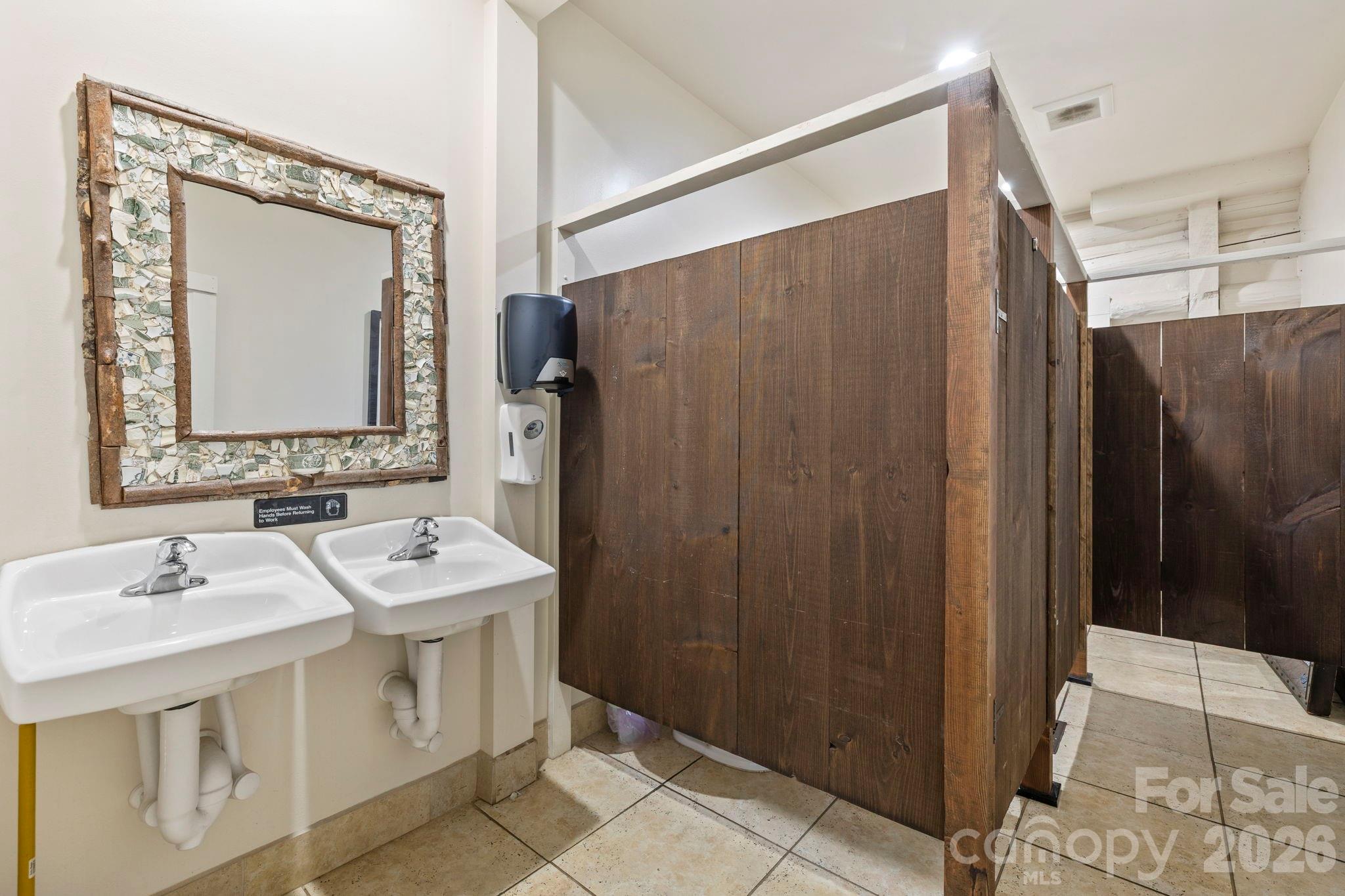 1196 N Country Club Road Property Photo 8