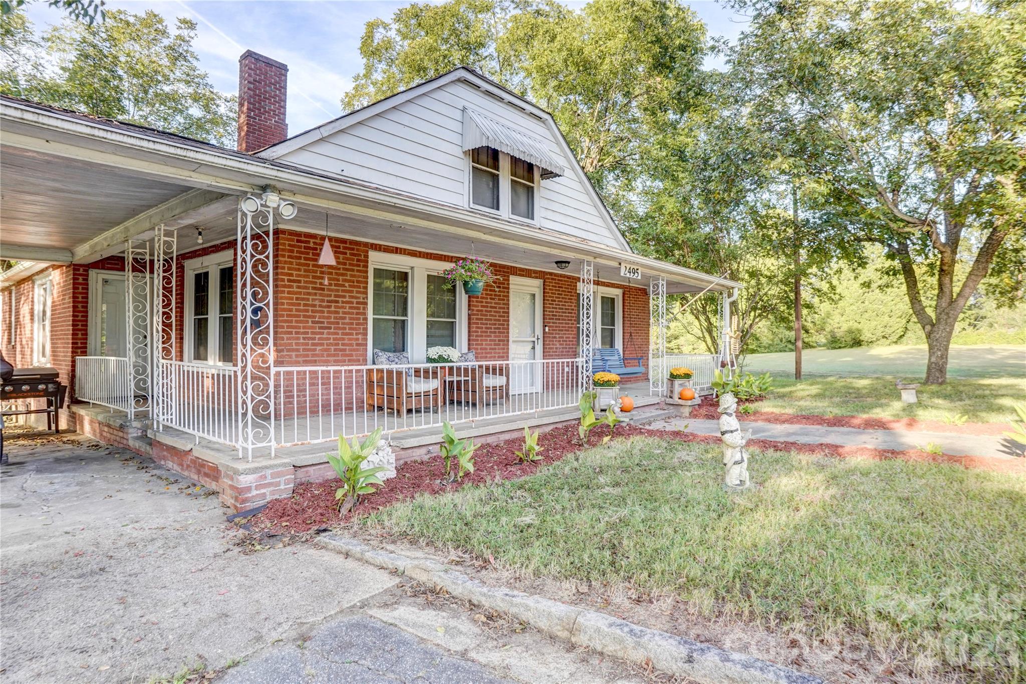 2495 Centergrove Road Property Photo 1