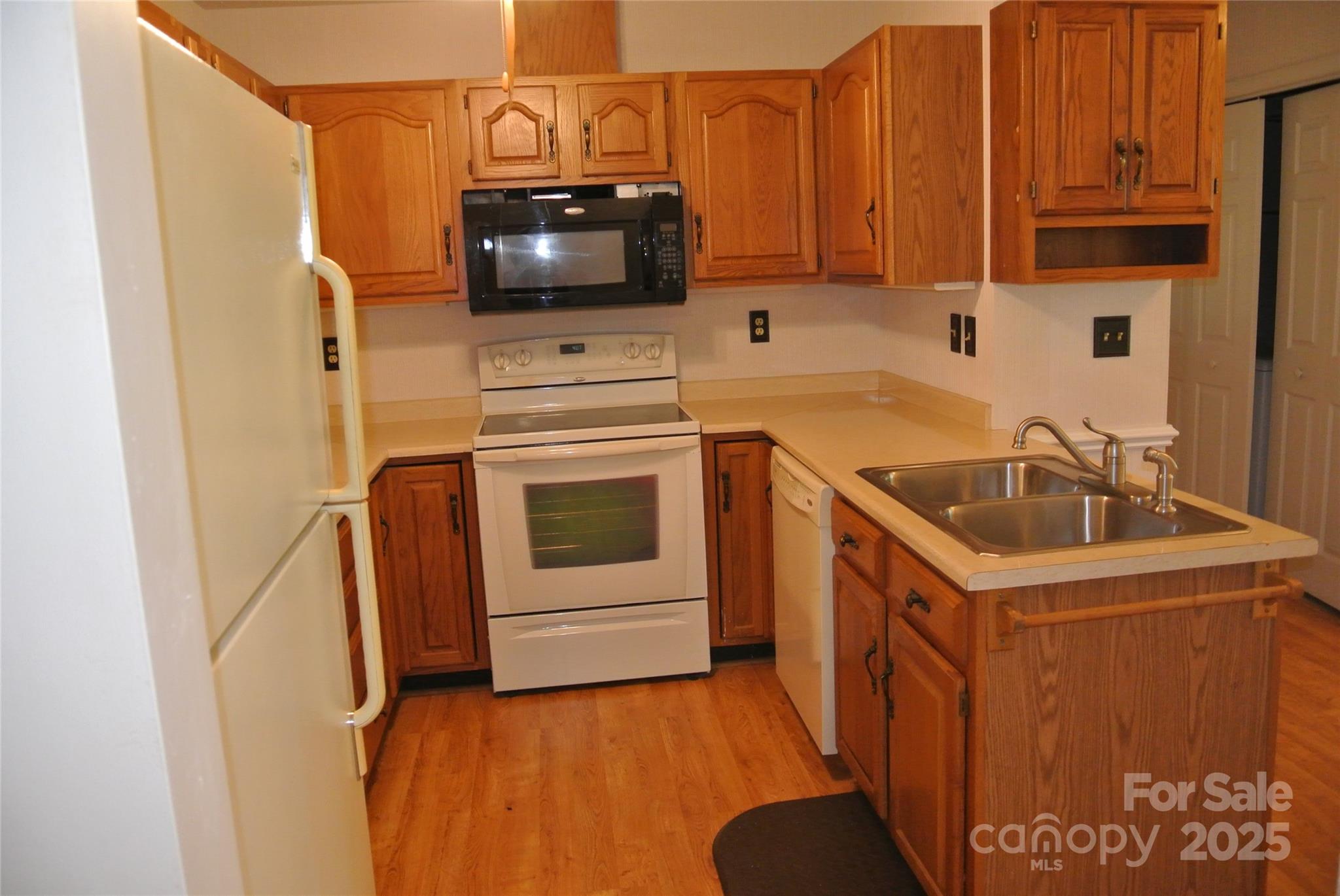 112 Holly Court Property Photo 7