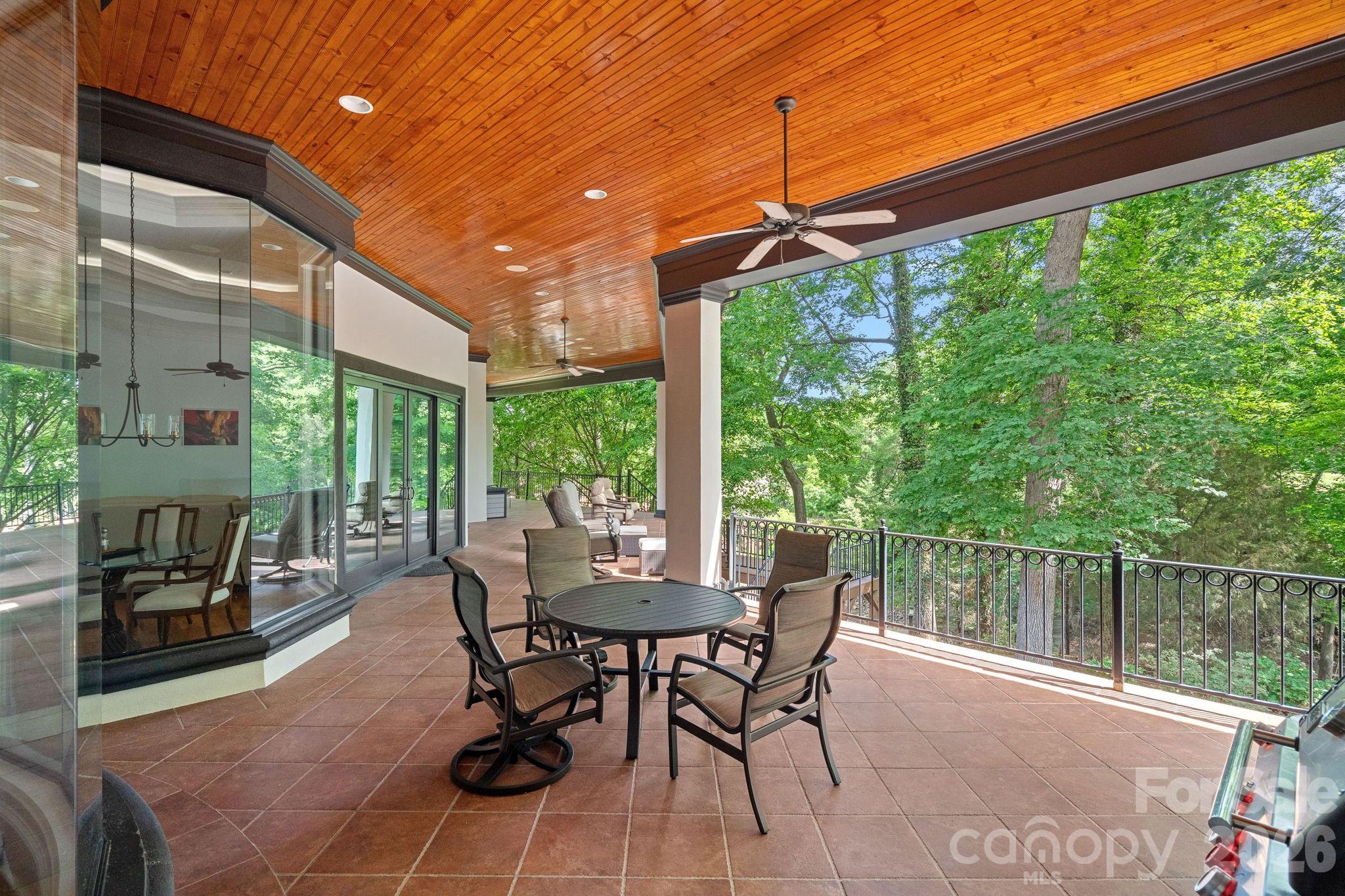106 Lightship Drive Property Photo 4