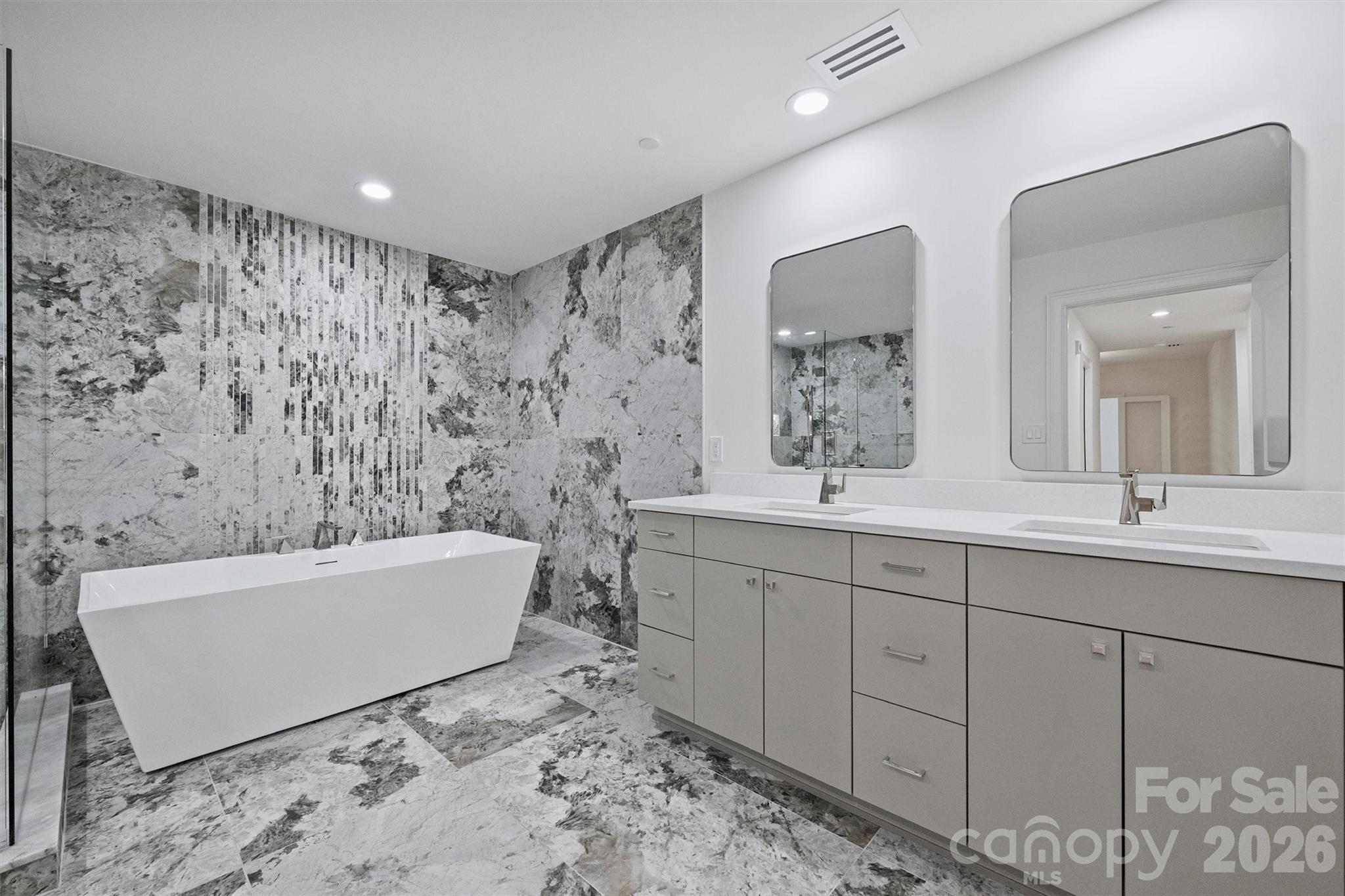 435 S Tryon Street 301 Property Photo 19
