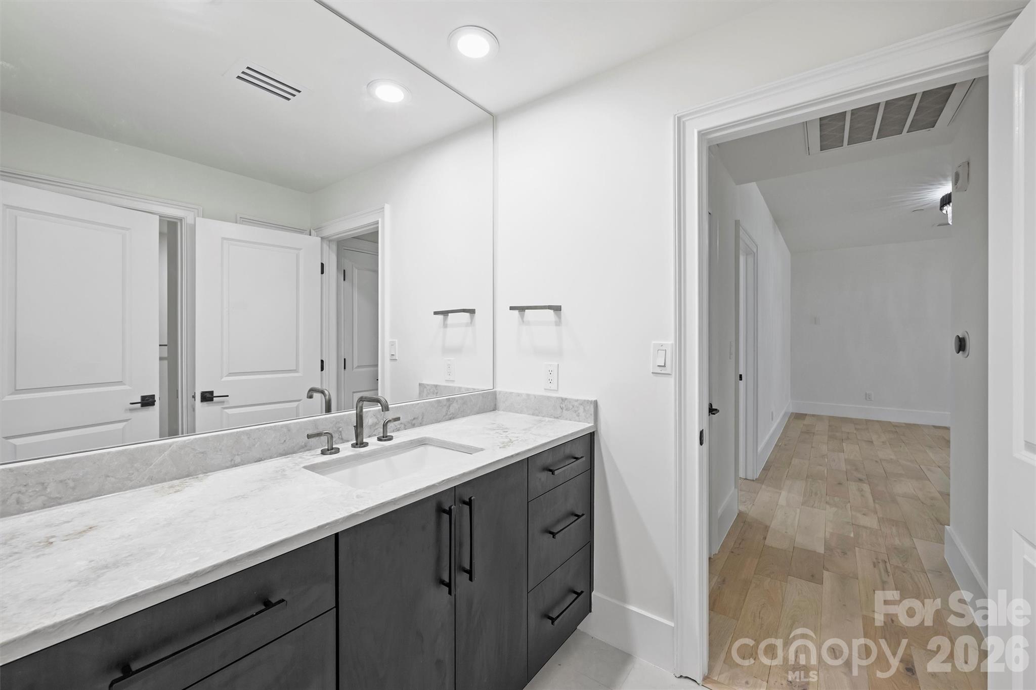 435 S Tryon Street 301 Property Photo 29