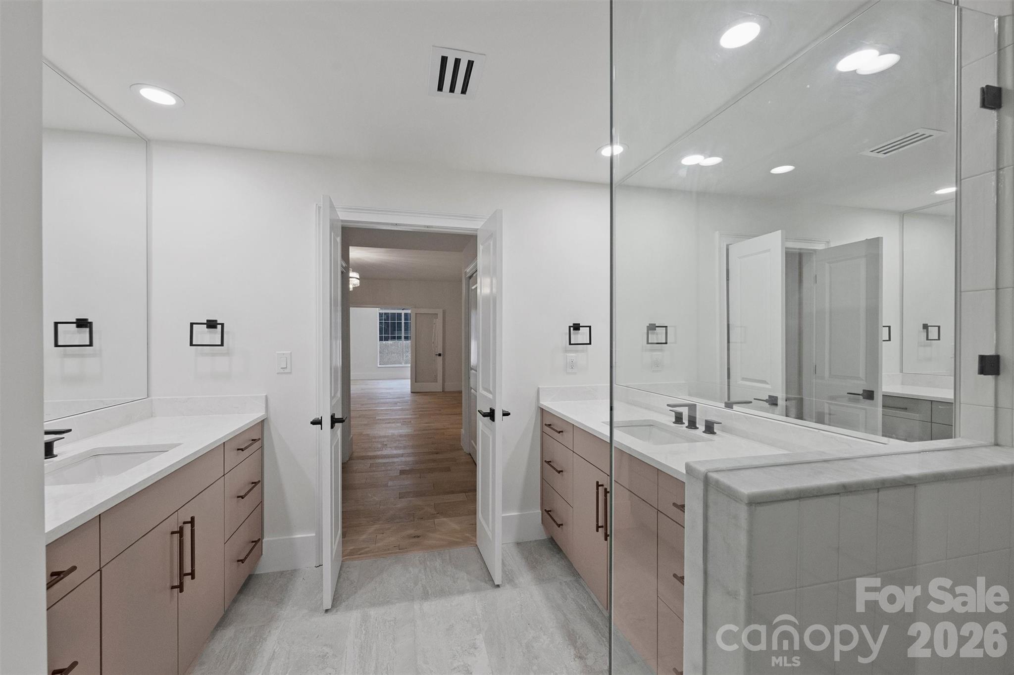 435 S Tryon Street 301 Property Photo 34