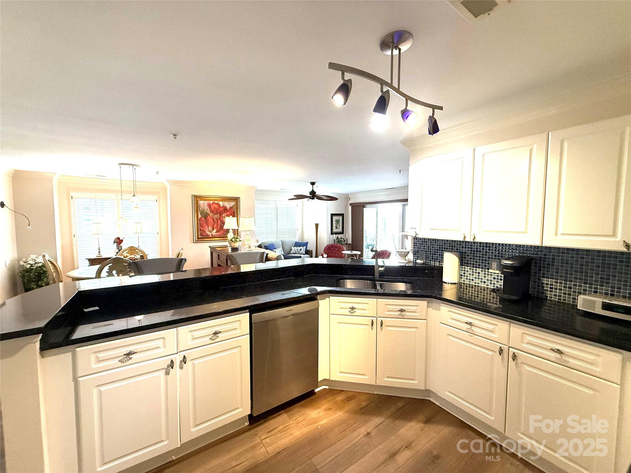 930 Jetton Street 20 Property Photo 15
