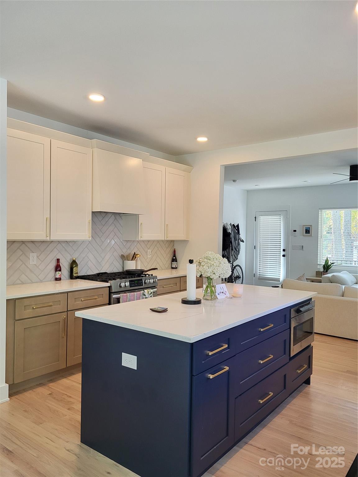 1932 St Mark Street Property Photo 4