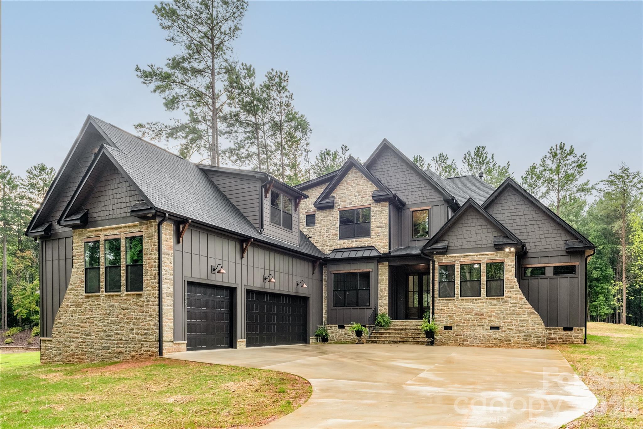 4488 Mirror Lake Drive Property Photo 2