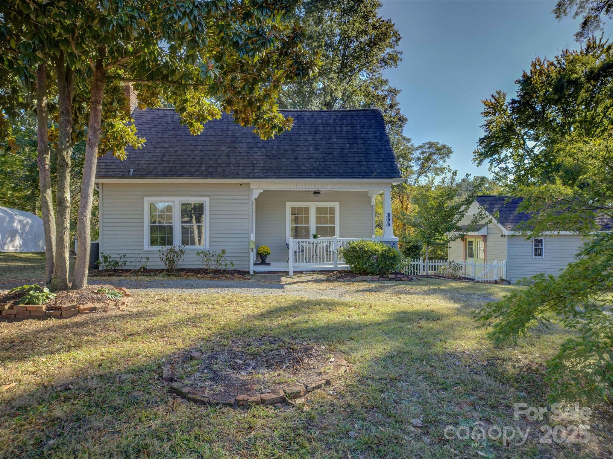 305 Park Drive Property Photo 1