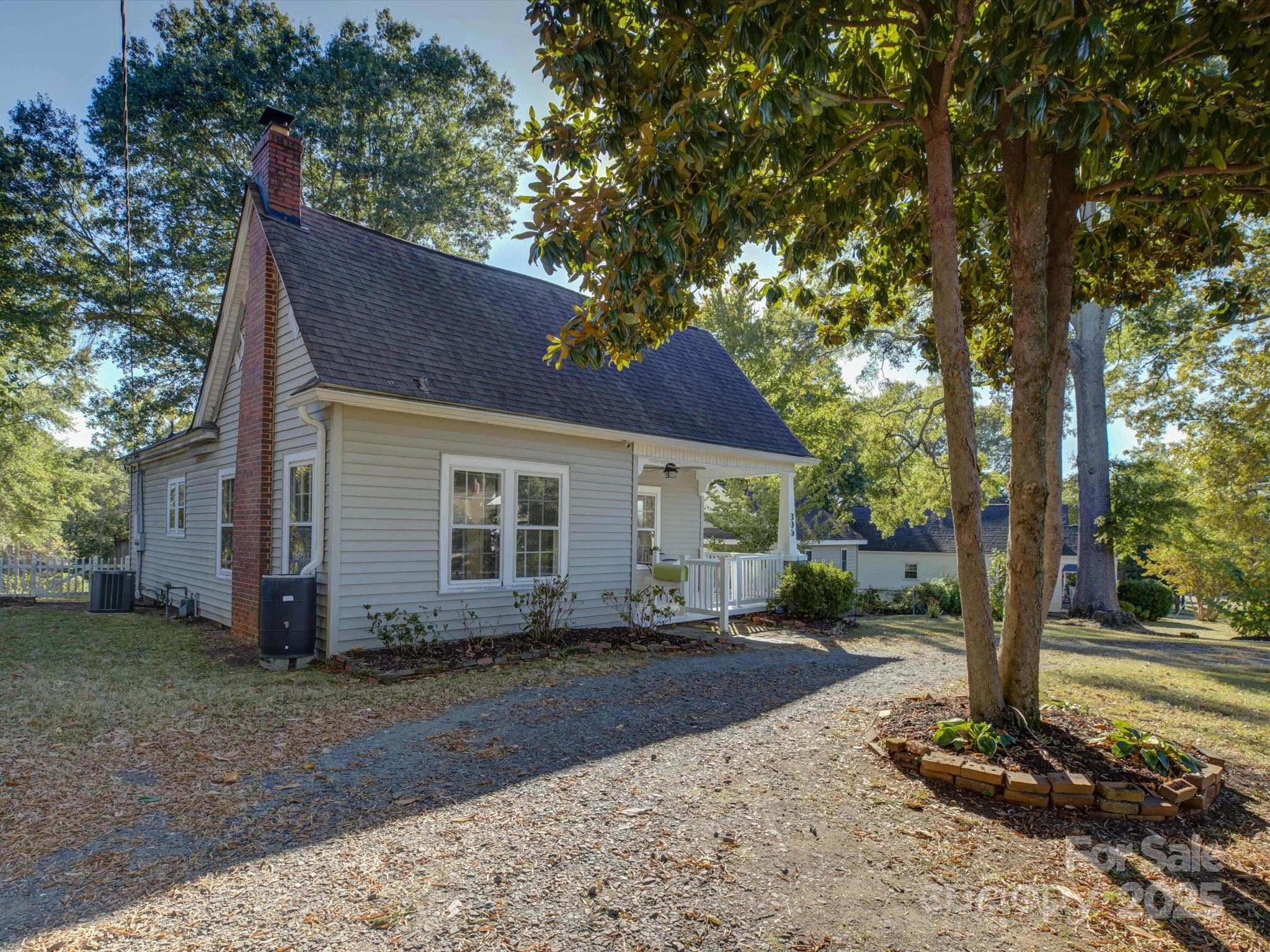 305 Park Drive Property Photo 2