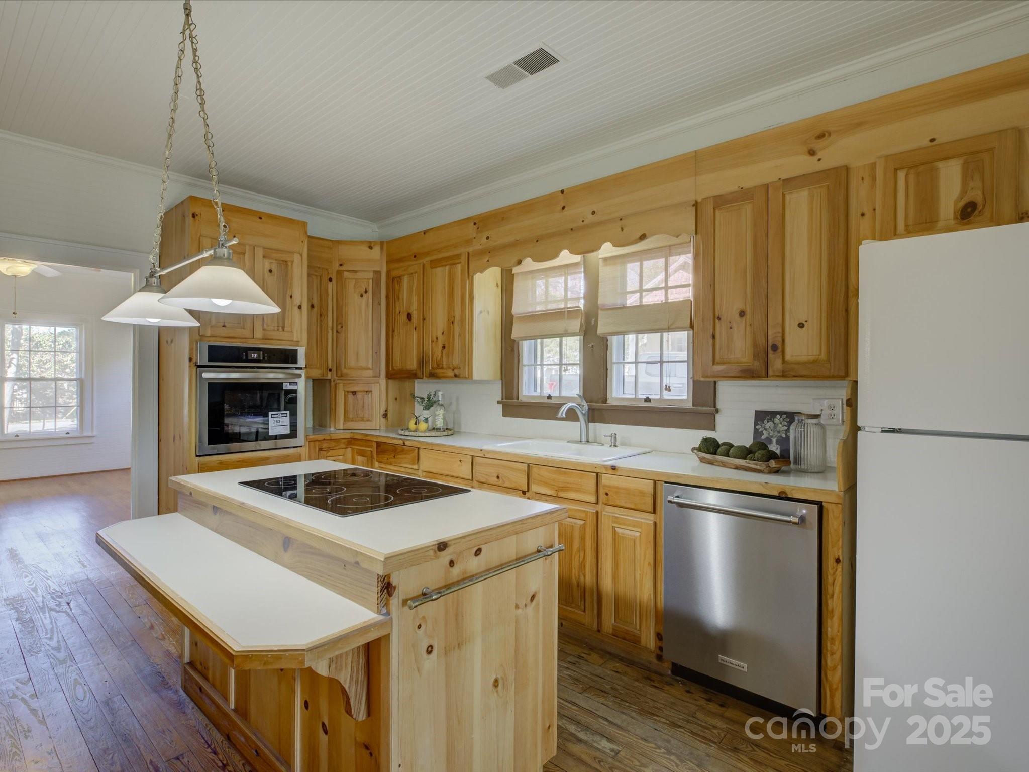 305 Park Drive Property Photo 12