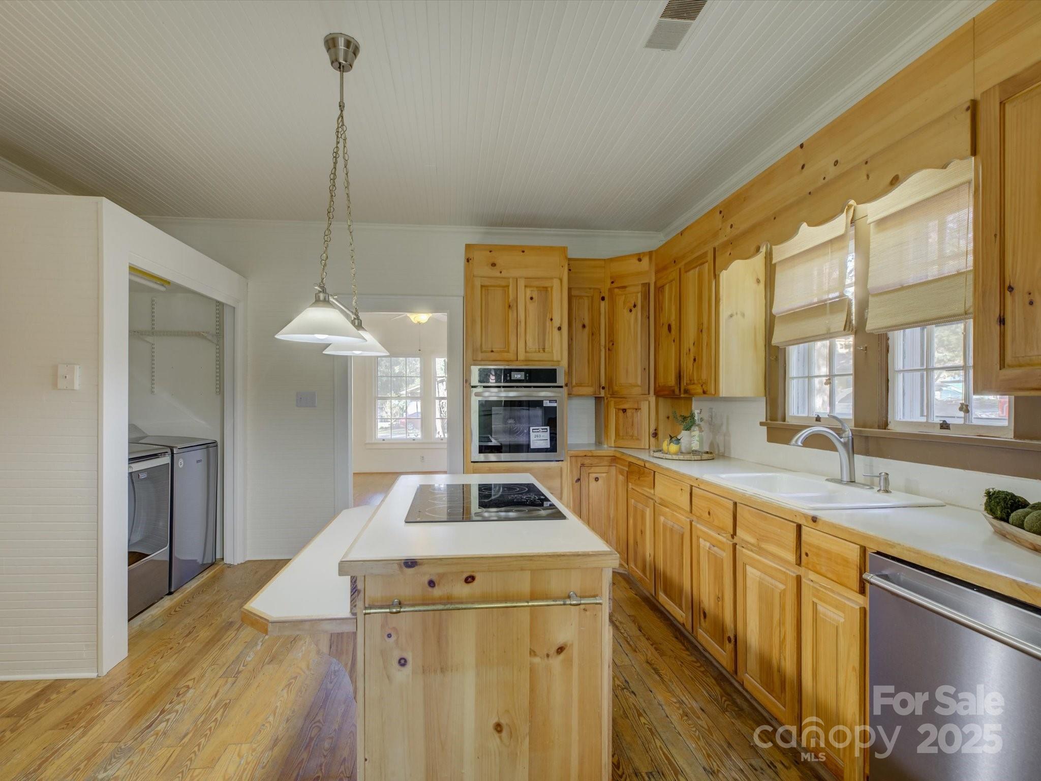 305 Park Drive Property Photo 13