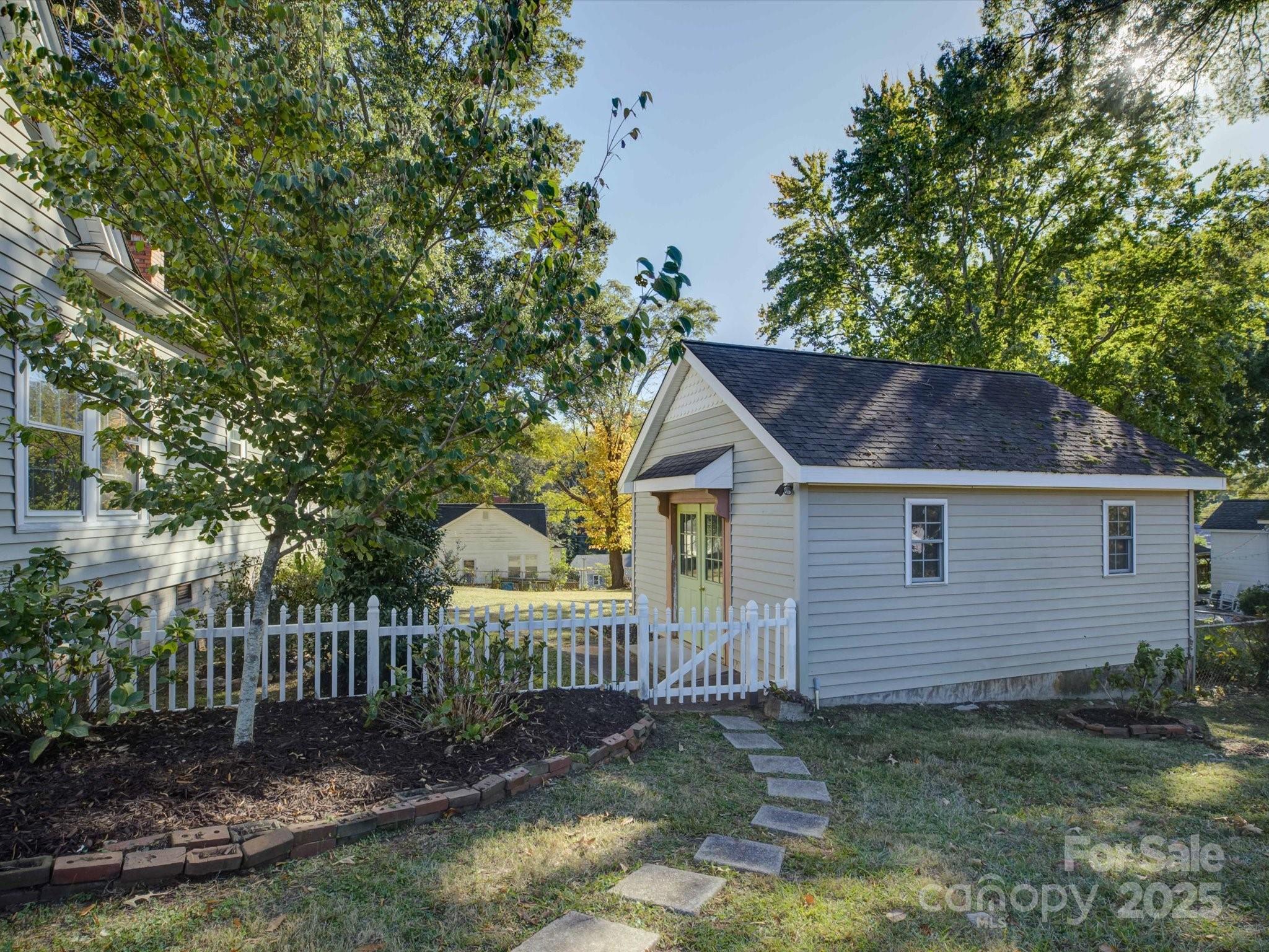 305 Park Drive Property Photo 32