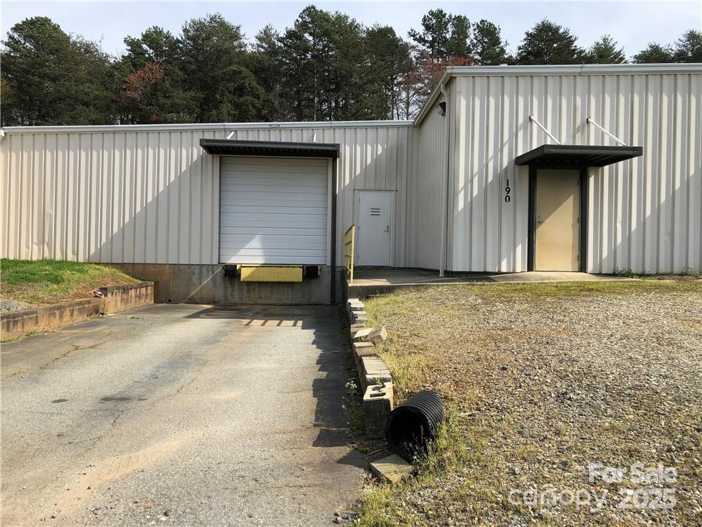 190 Joshua Court Property Photo 4