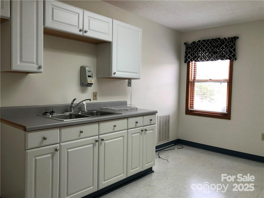 190 Joshua Court Property Photo 9