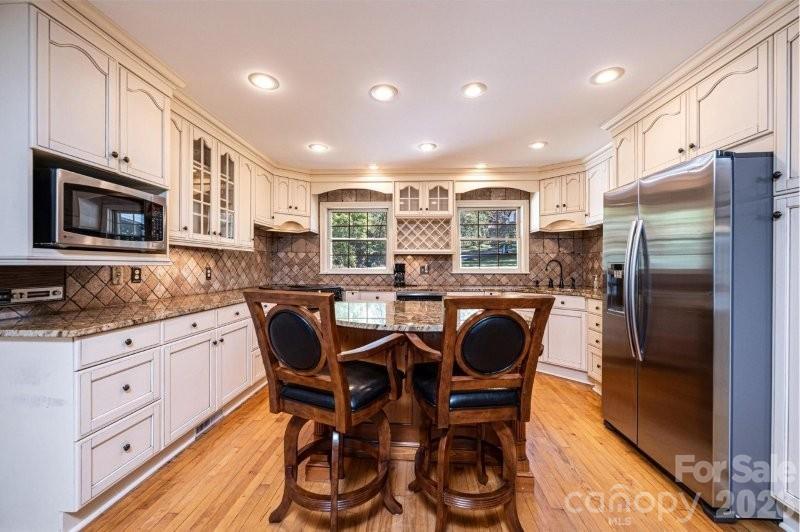 10 Riverview Circle Property Photo 6