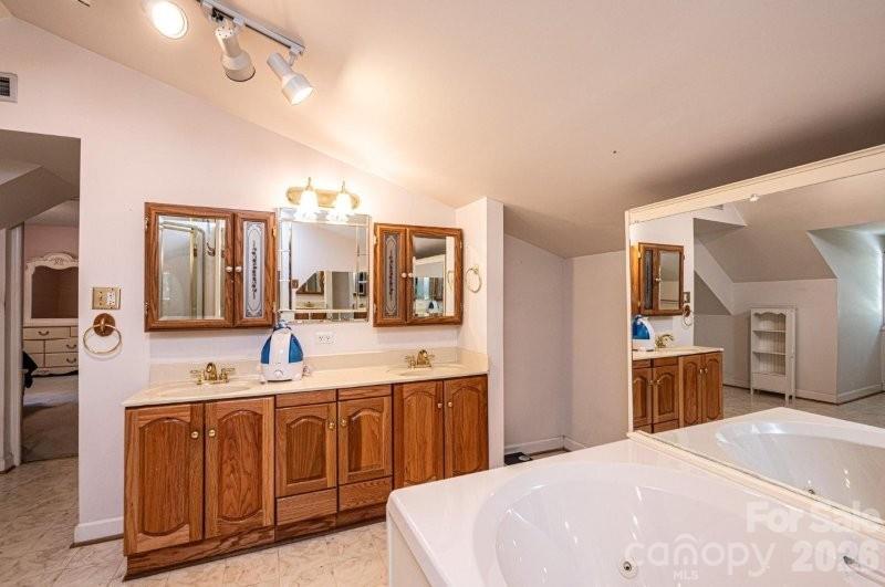 10 Riverview Circle Property Photo 33