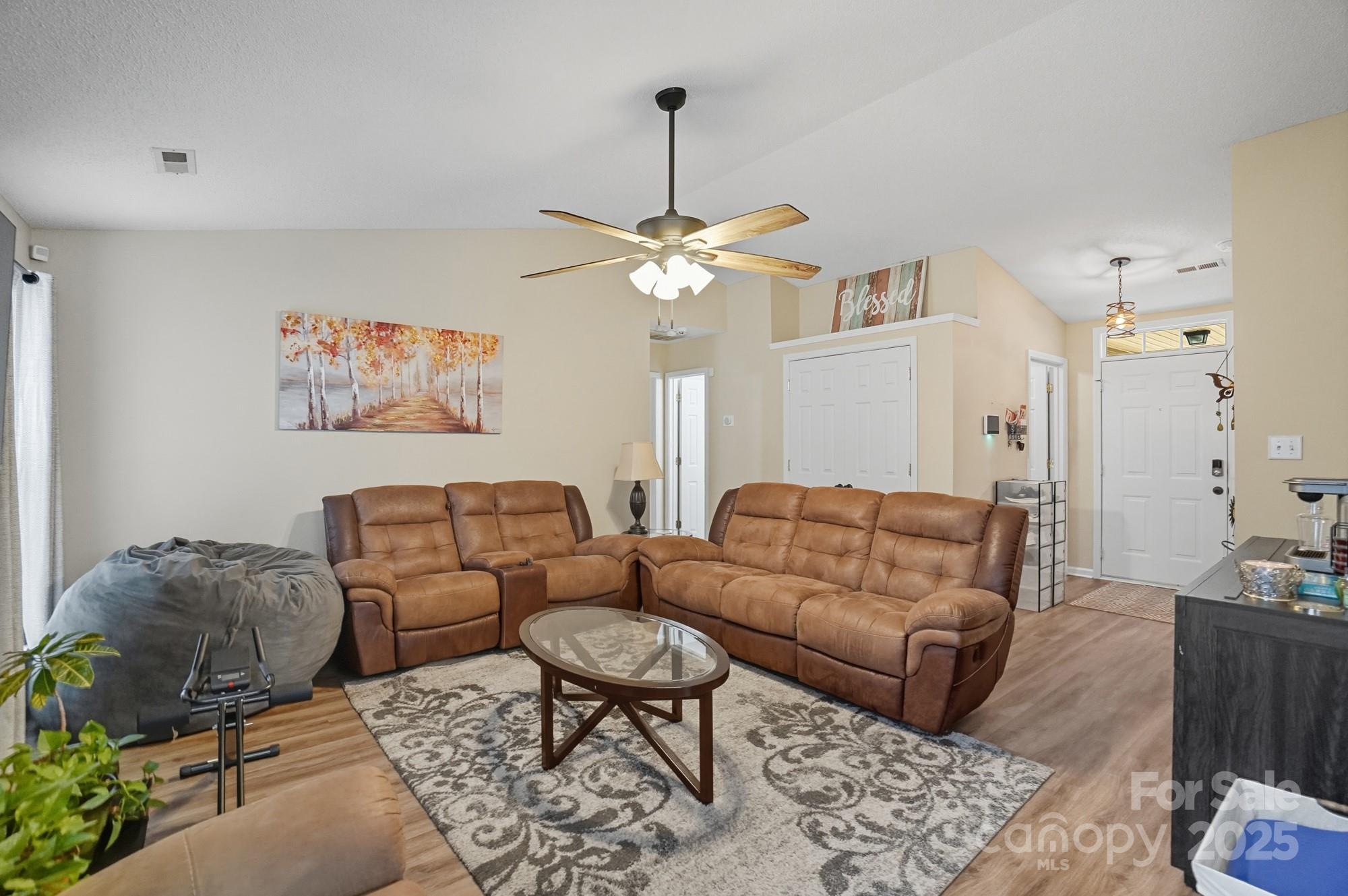 3254 Hawick Commons Drive Property Photo 4