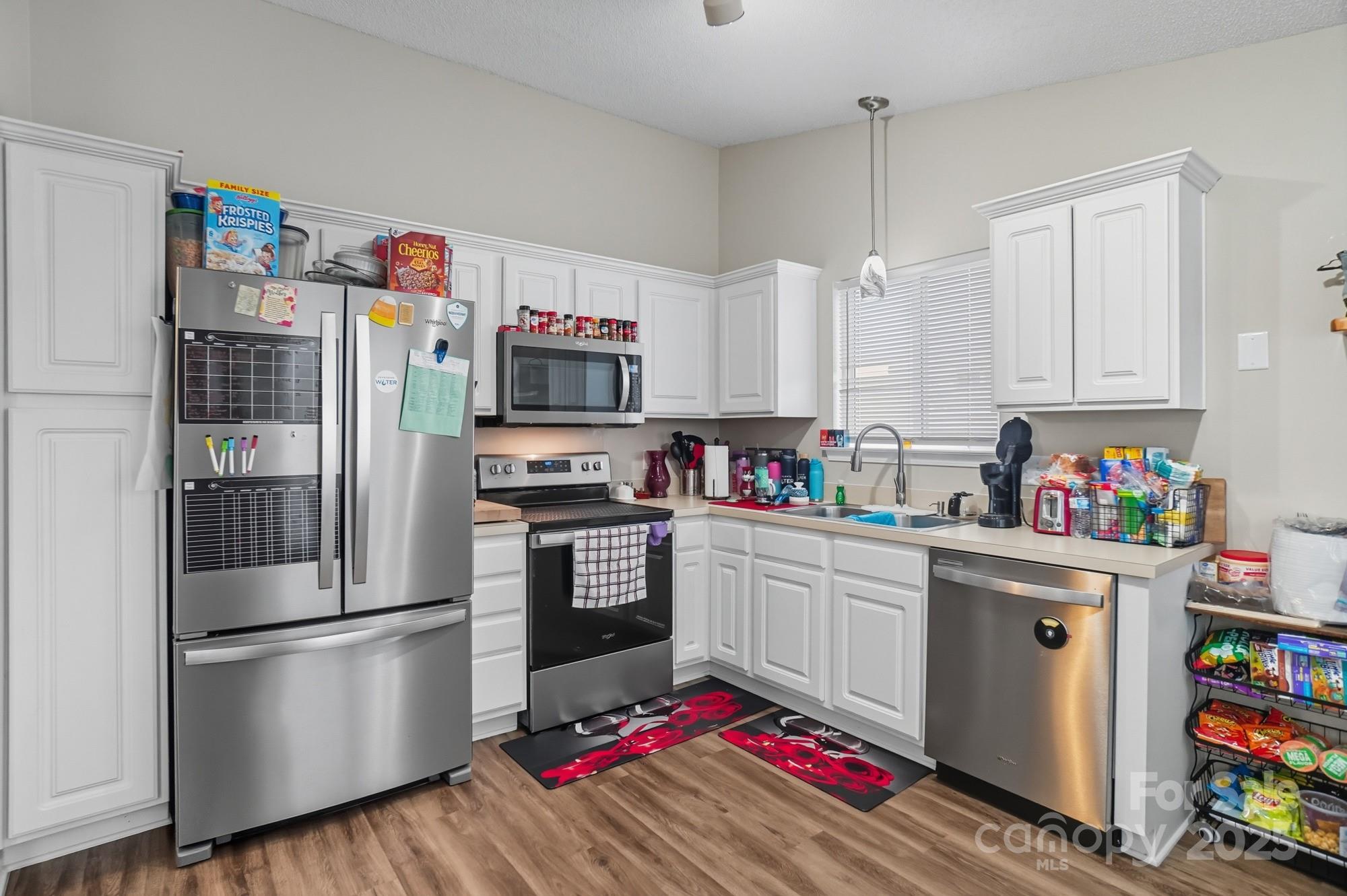 3254 Hawick Commons Drive Property Photo 6