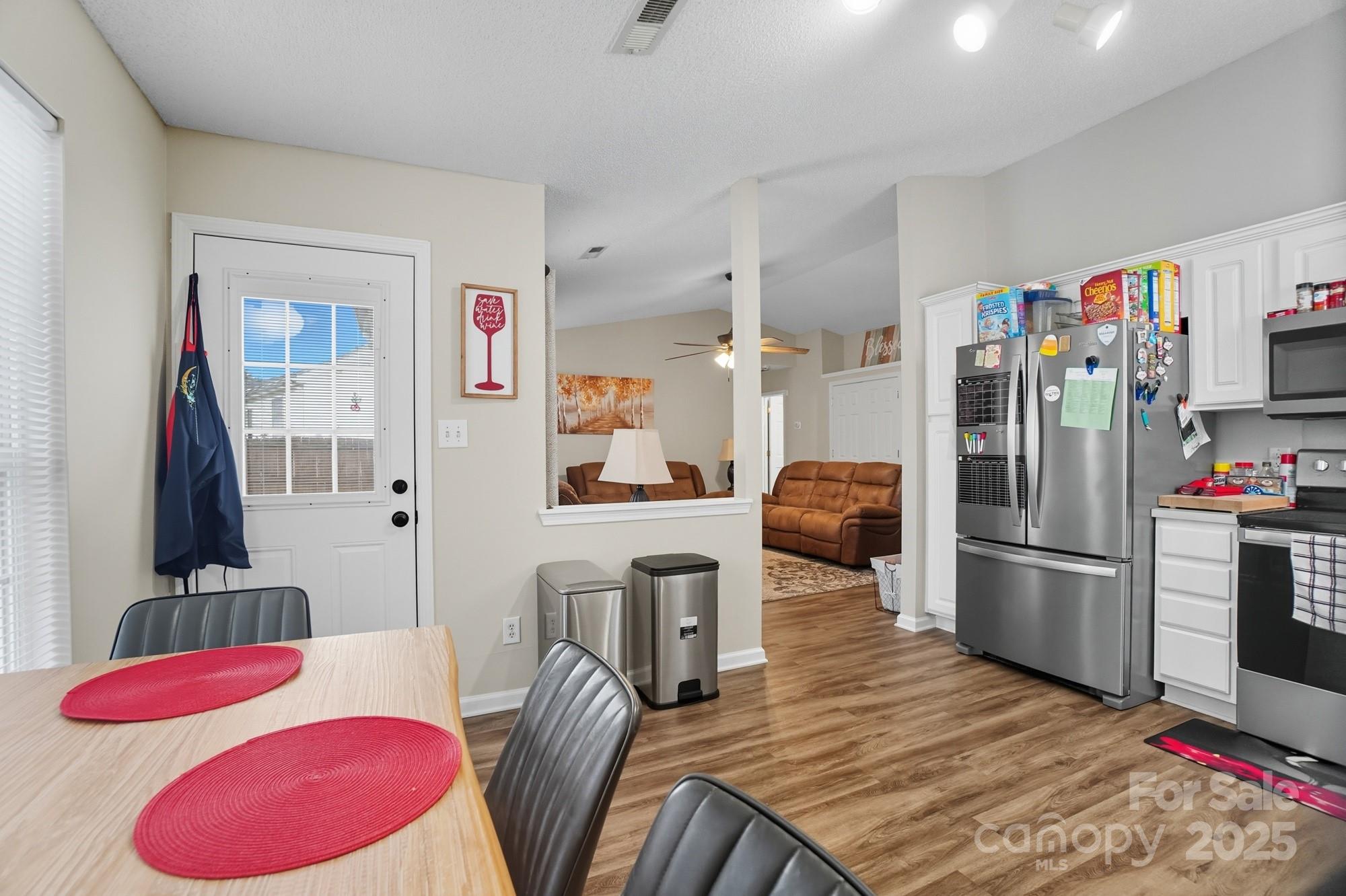 3254 Hawick Commons Drive Property Photo 7