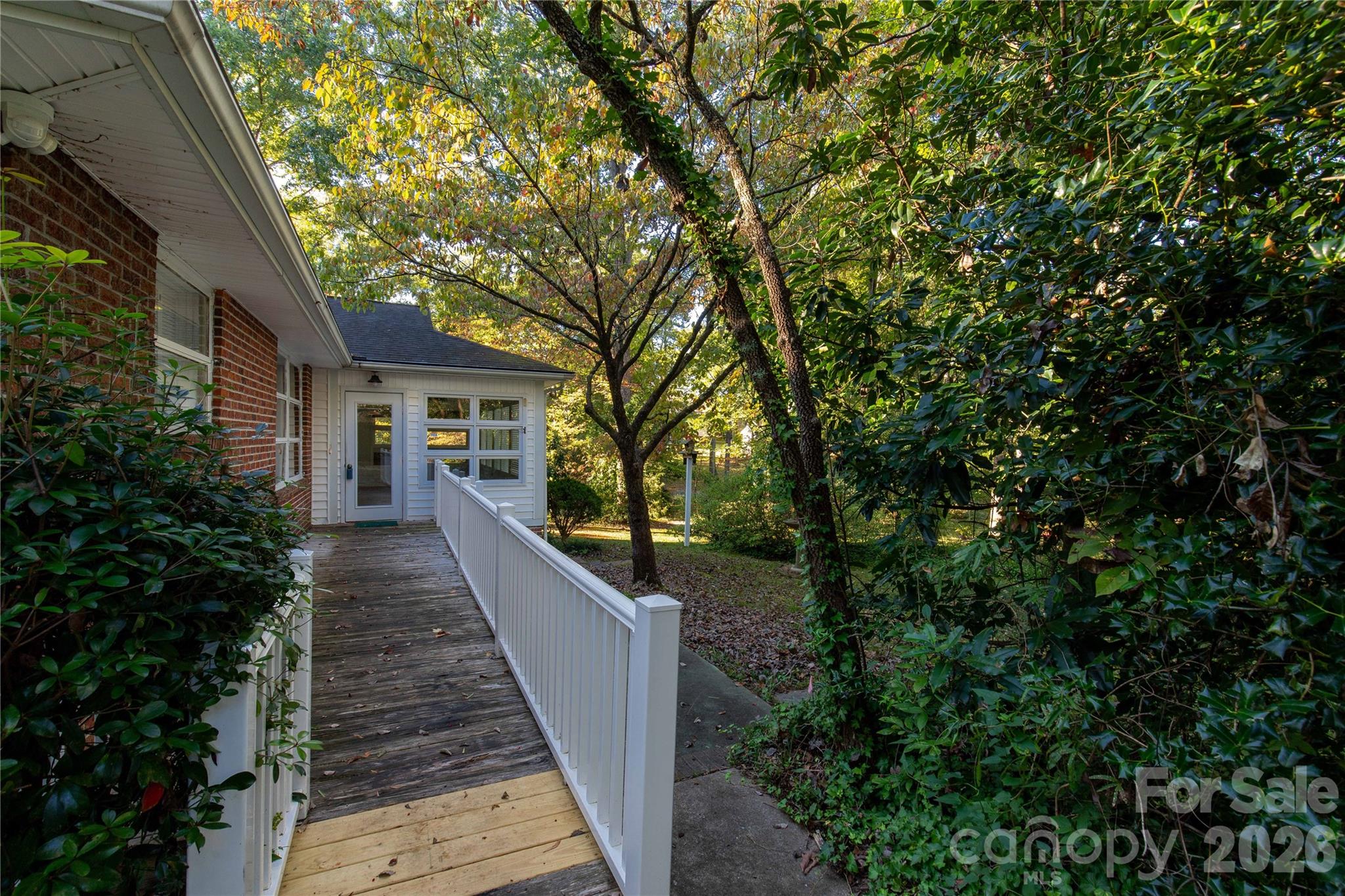 406 N Pine Street Property Photo 4
